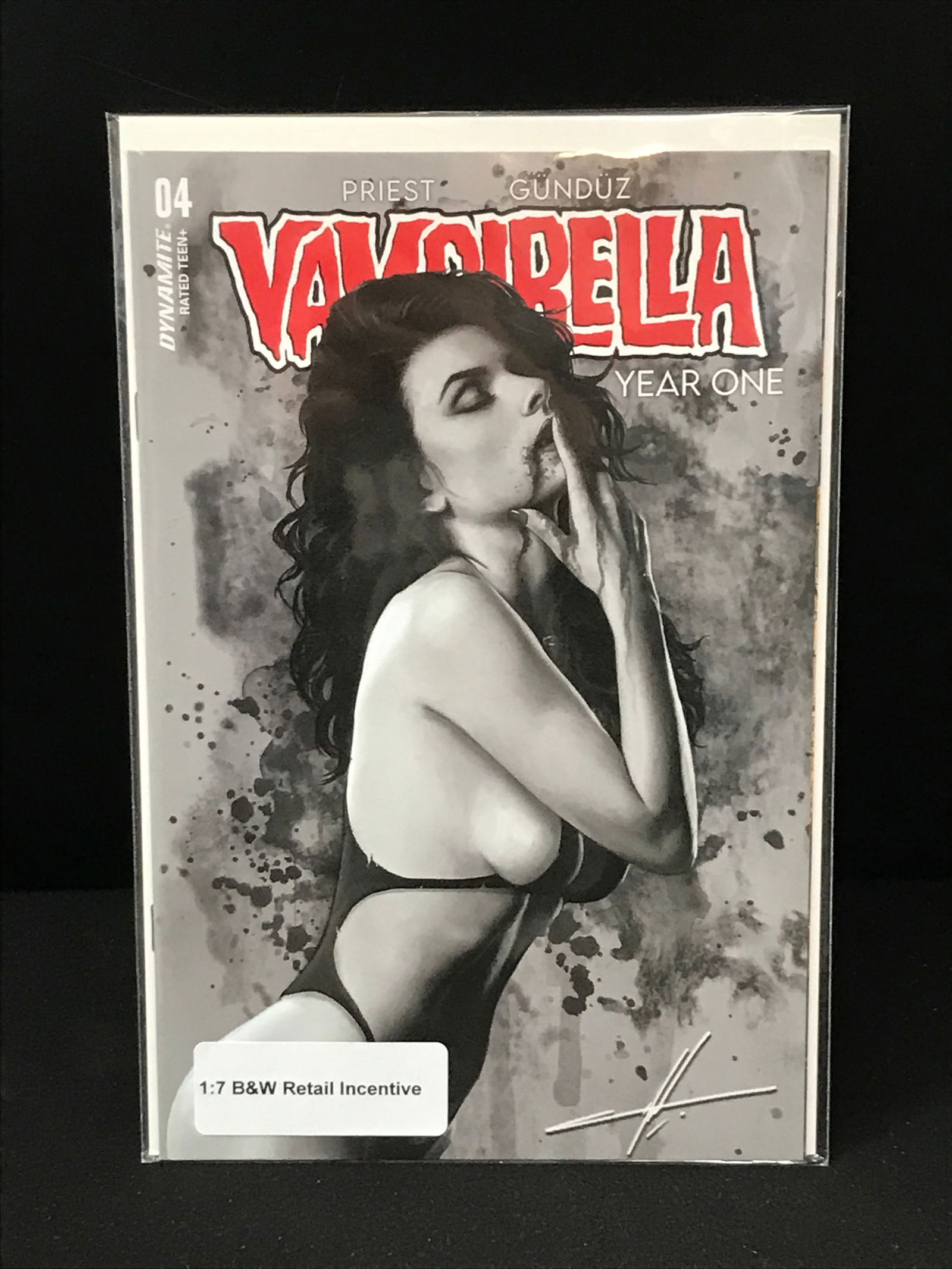 DYNAMITE COMICS NO.4 VAMPIRELLA (1 of 1)