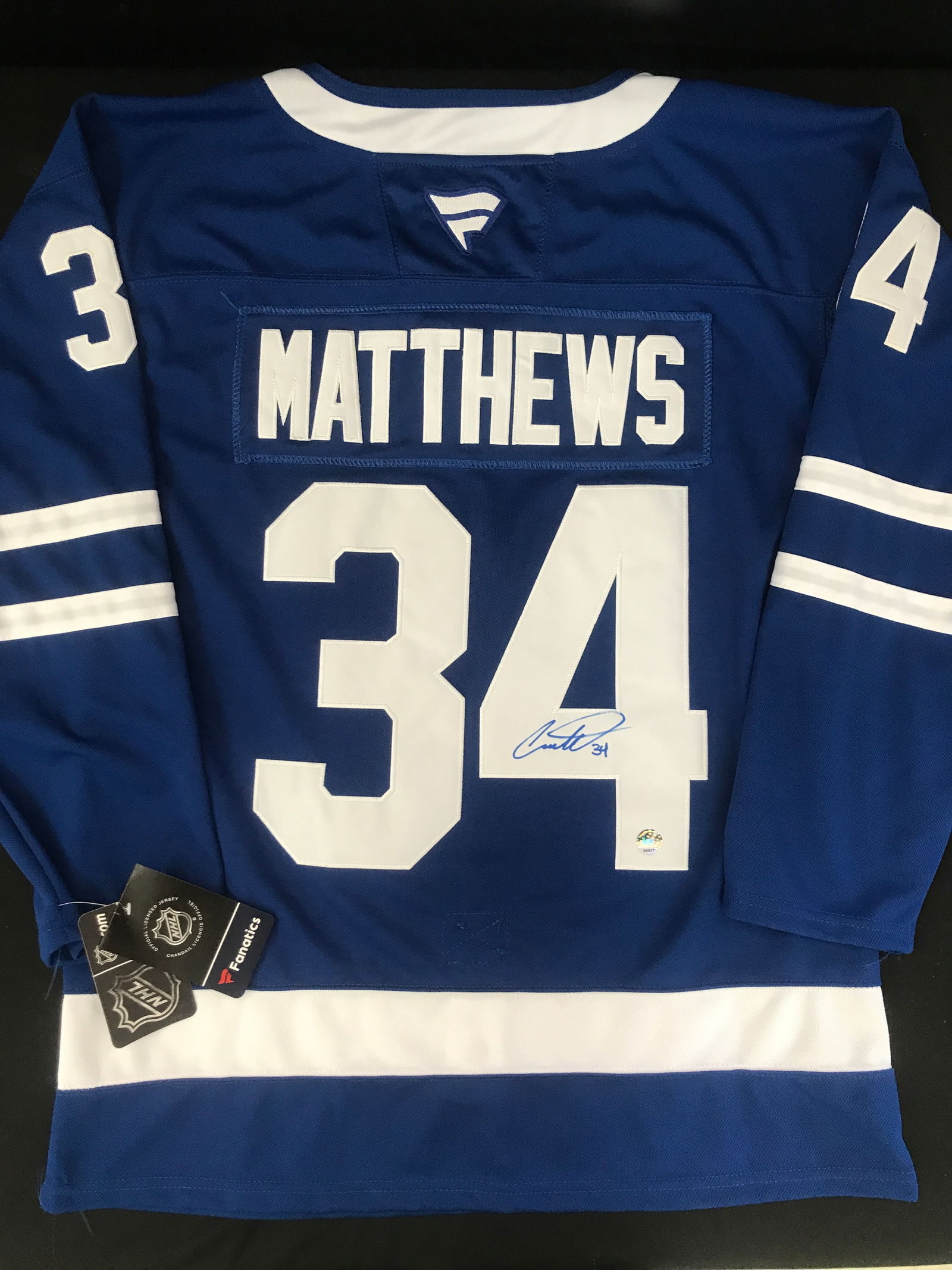 AUSTIN MATTHEWS SIGNED TORONTO MAPLE LEAFS JERSEY (KB COA) (1 of 3)