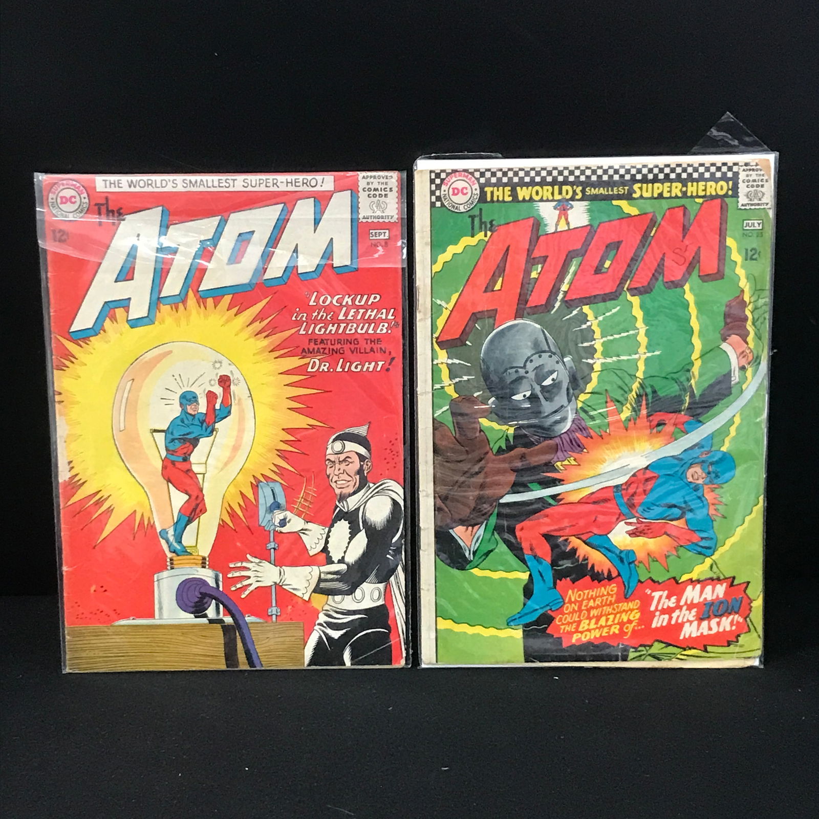 LOT OF 2 ATOM COMICS (DC COMICS (1 of 1)