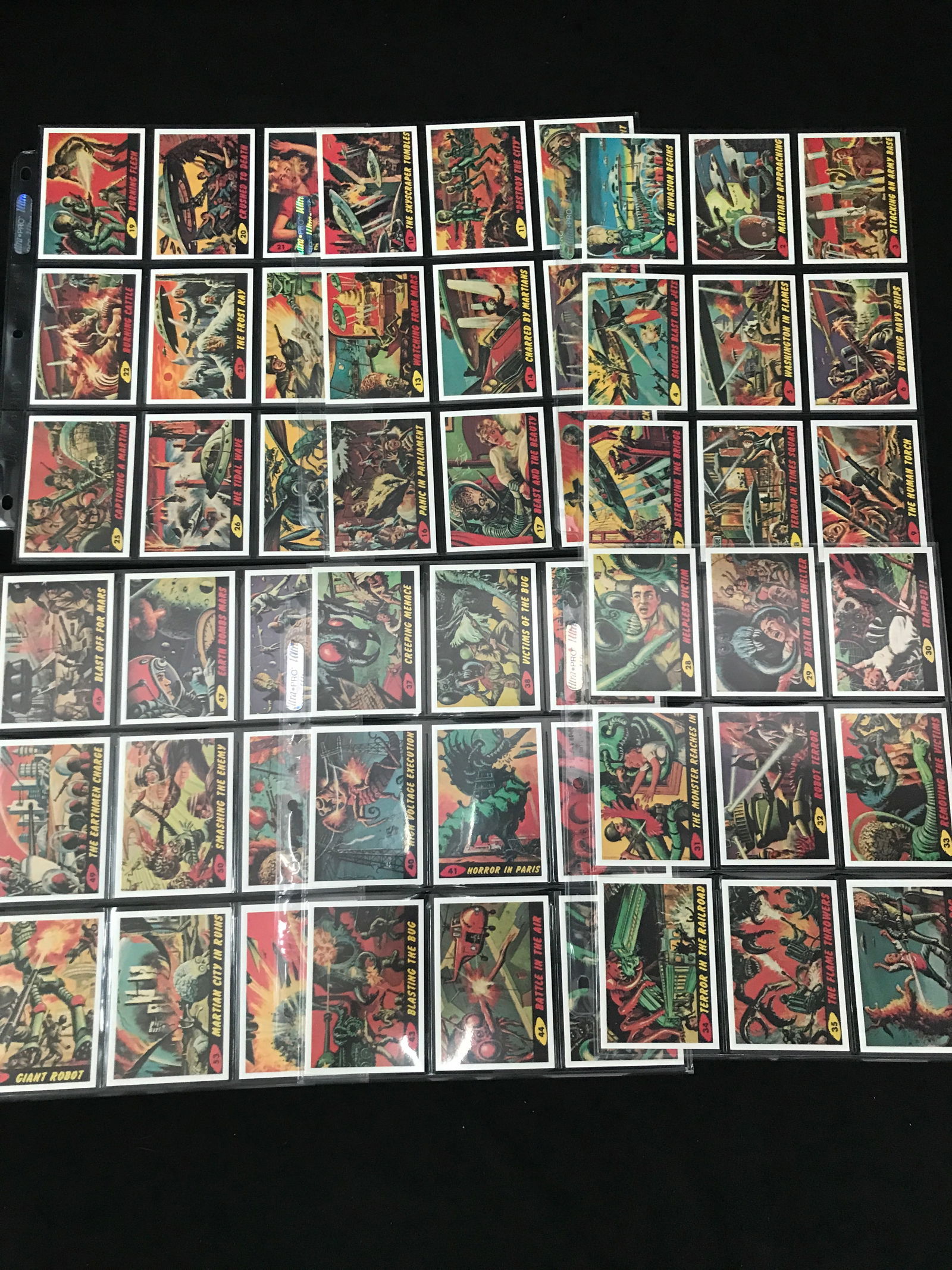 LOT OF VINTAGE MARS ATTACKS TRADING CARDS (1 of 1)