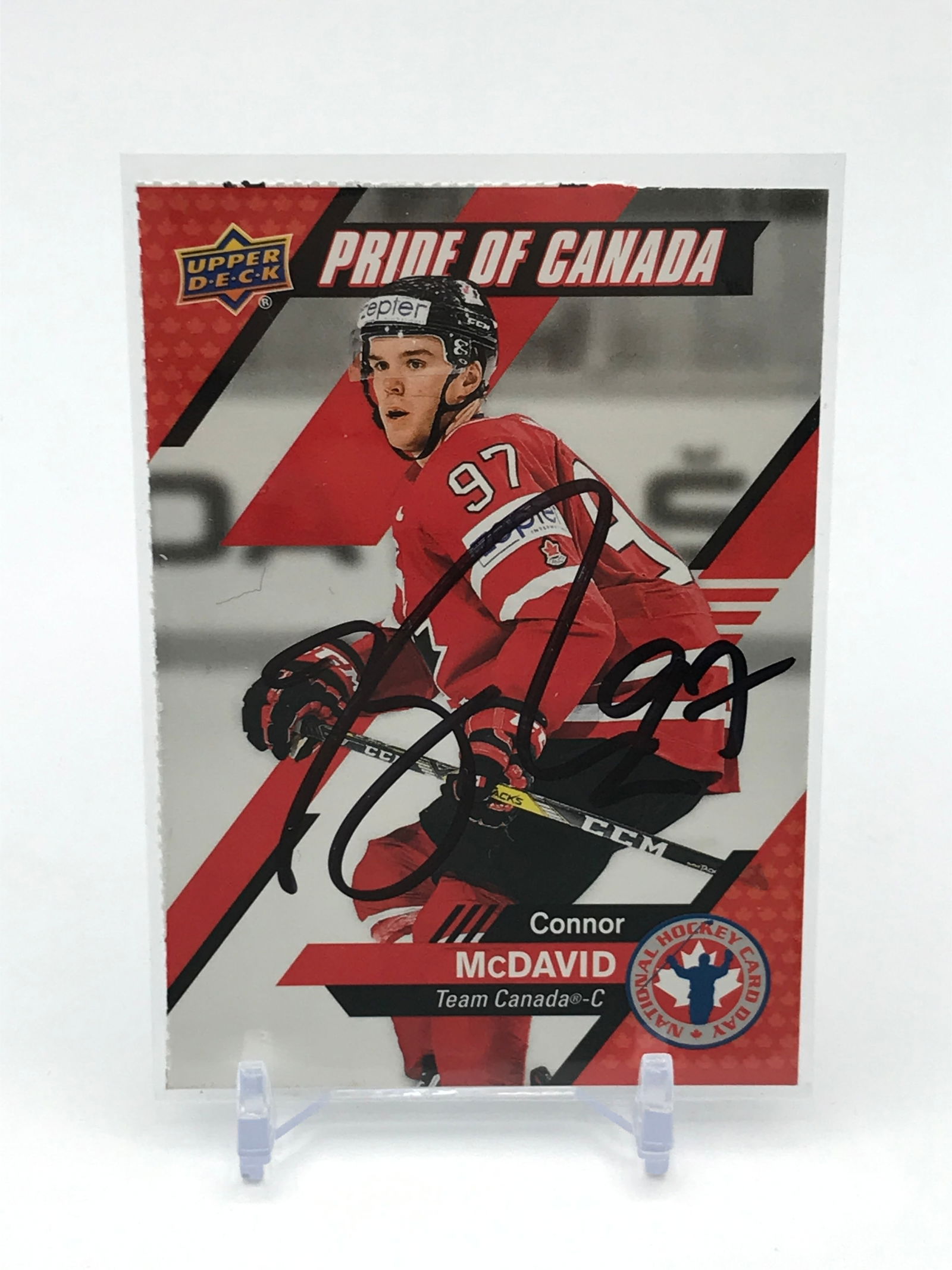 2015 UPPER DECK CONNOR MCDAVID SIGNED ROOKIE CARD (1 of 2)