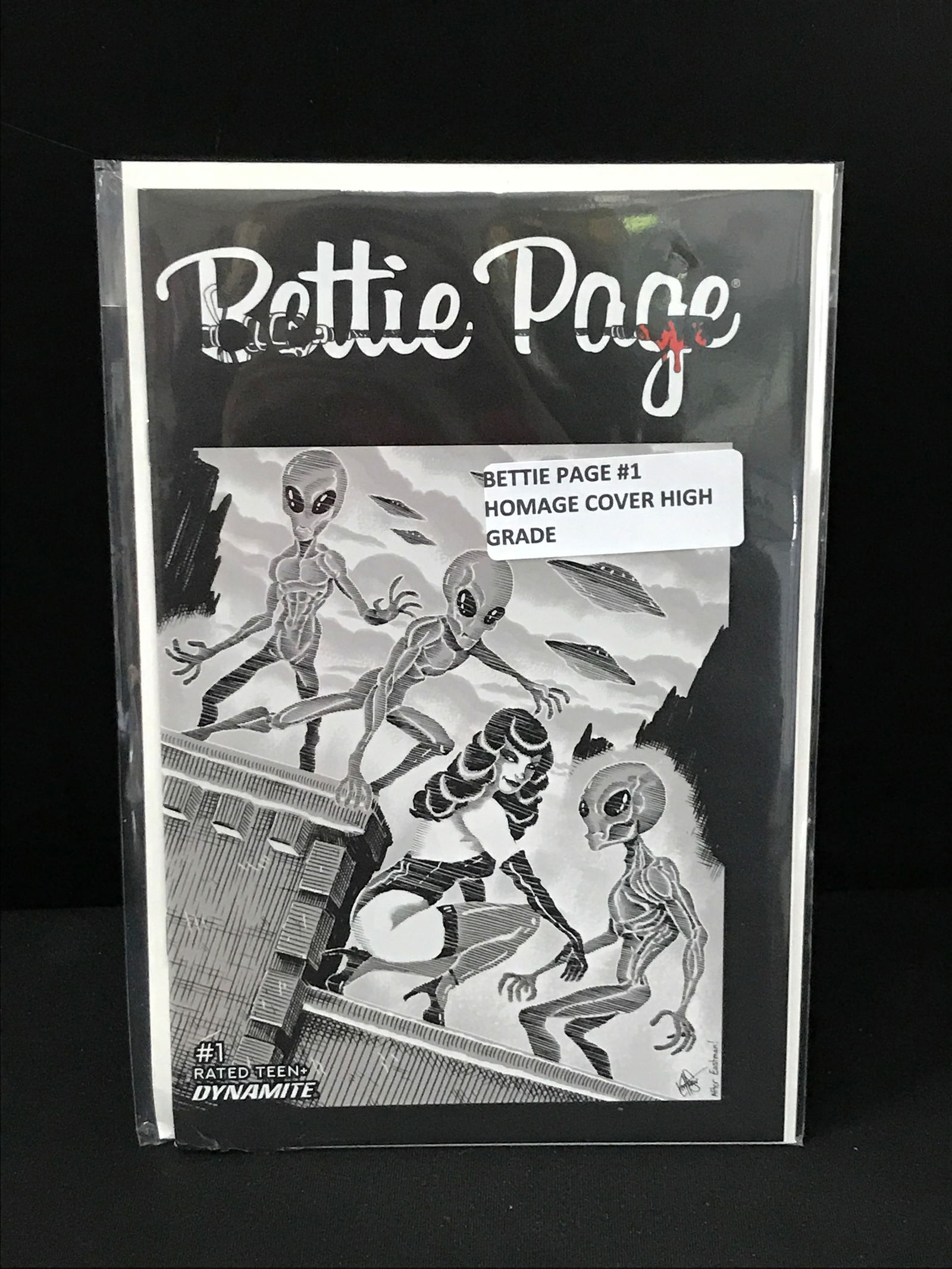 DYNAMITE COMICS NO.1 BETTIE PAGE (1 of 1)