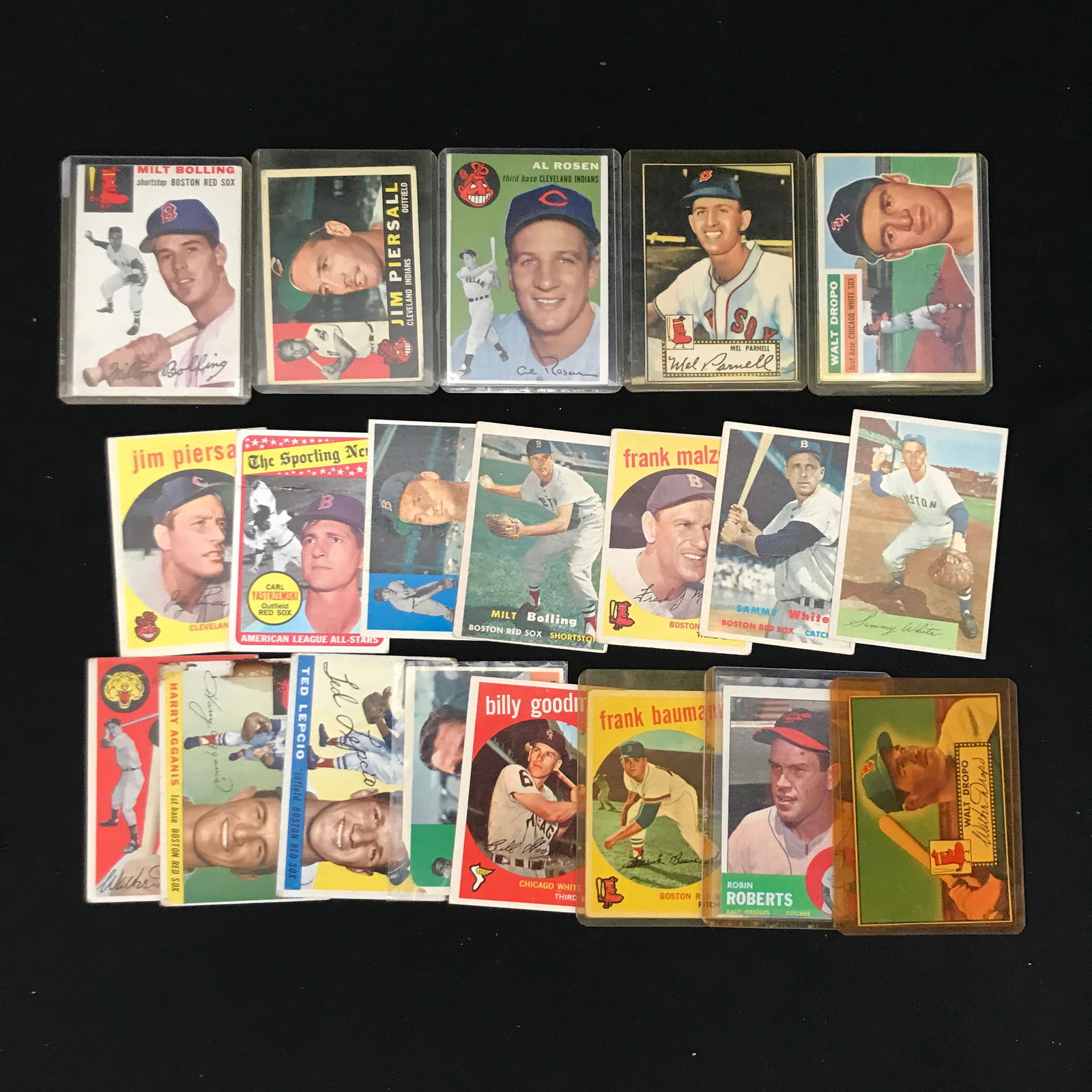 LOT OF VINTAGE BASEBALL TRADING CARDS (1 of 1)