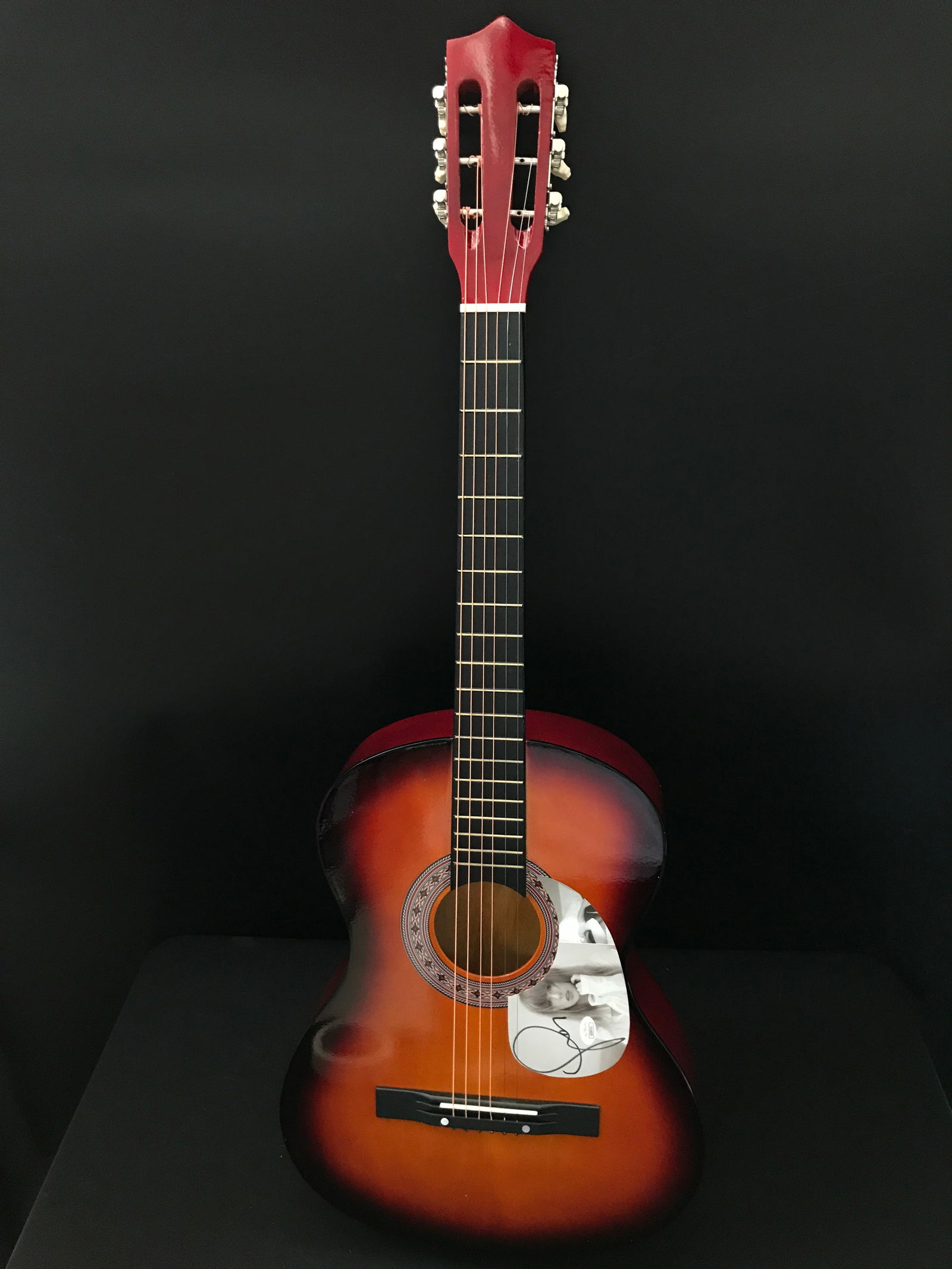 TAYLOR SWIFT SIGNED GUITAR JSA COA (1 of 2)