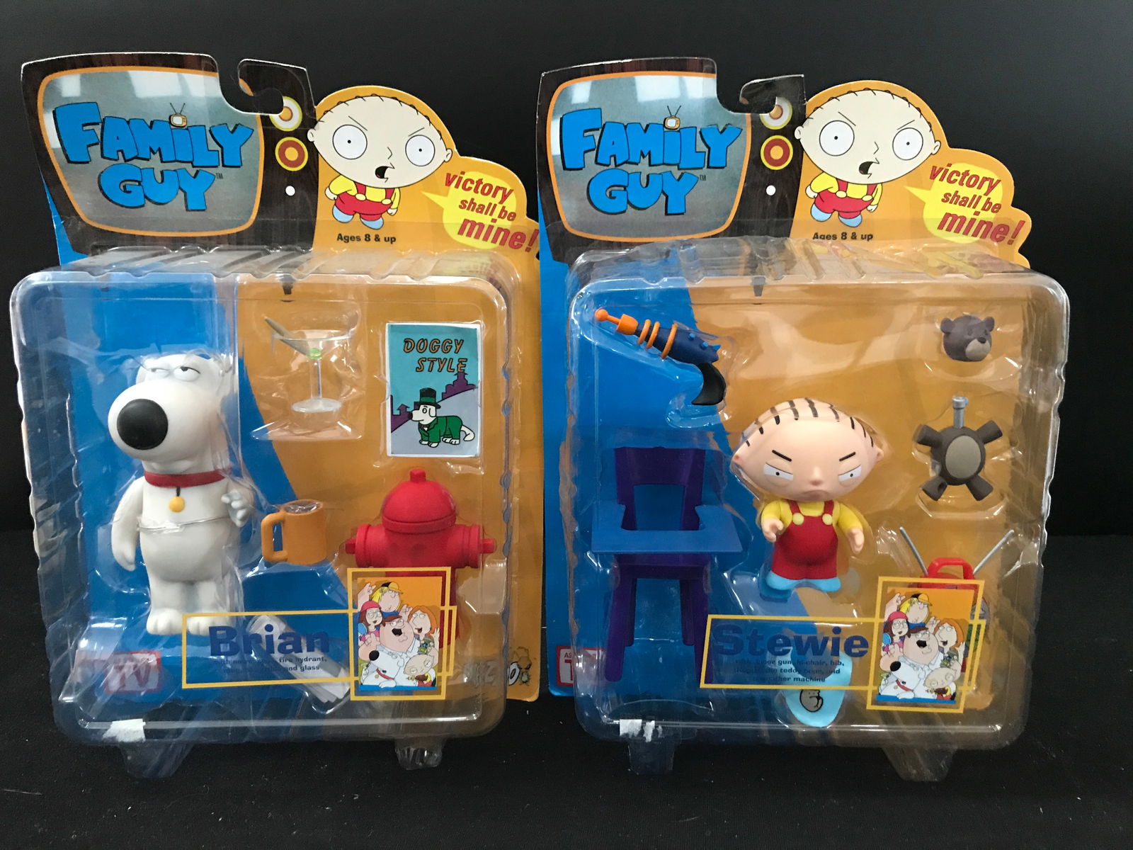 LOT OF 2 FAMILY GUY ACTION FIGURES: Prices are in Canadian dollars