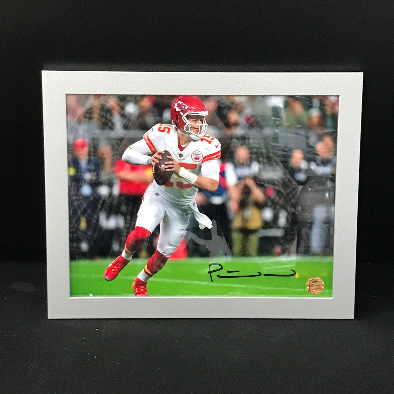 PATRICK MAHOMES SIGNED 8X10 PHOTO ELITE AUTHENTICATION (1 of 2)