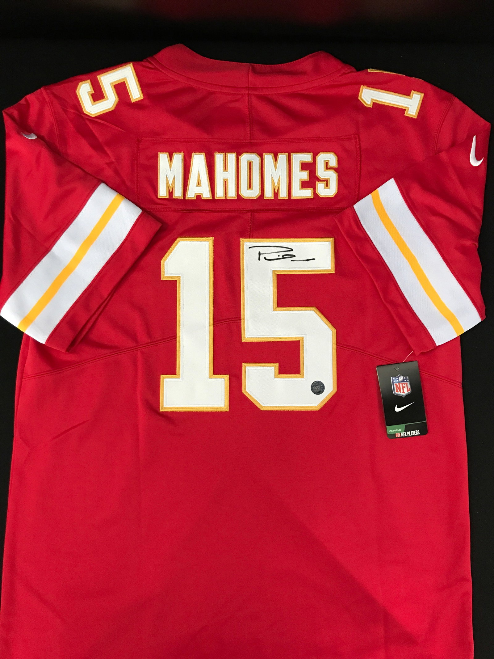 PATRICK MAHOMES SIGNEC CHIEFS JERSEY KB AUTHENTICS COA: Prices are in Canadian dollars