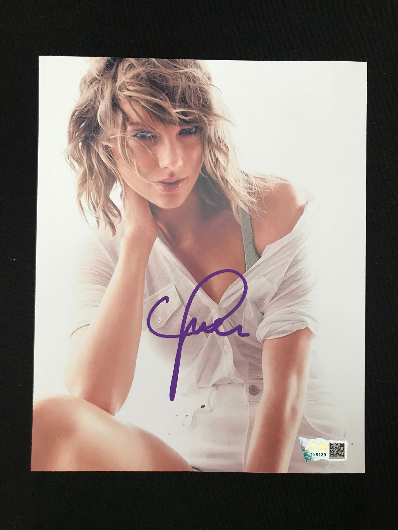 TAYLOR SWIFT SIGNED 8X10 - ACE COA (1 of 1)