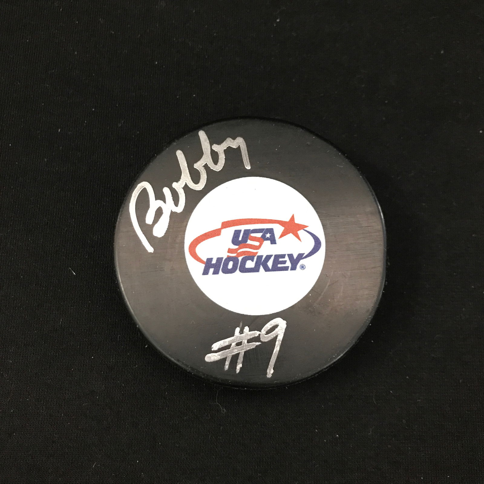 BOBBY HULL SIGNED USA HOCKEY PUCK GOLDEN STANDARD CERTIFICATION (1 of 2)