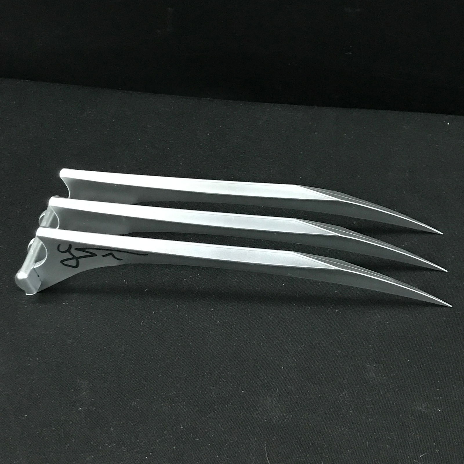 HUGH JACKMAN SIGNED WOLVERINE CLAWS ACE COA (1 of 2)