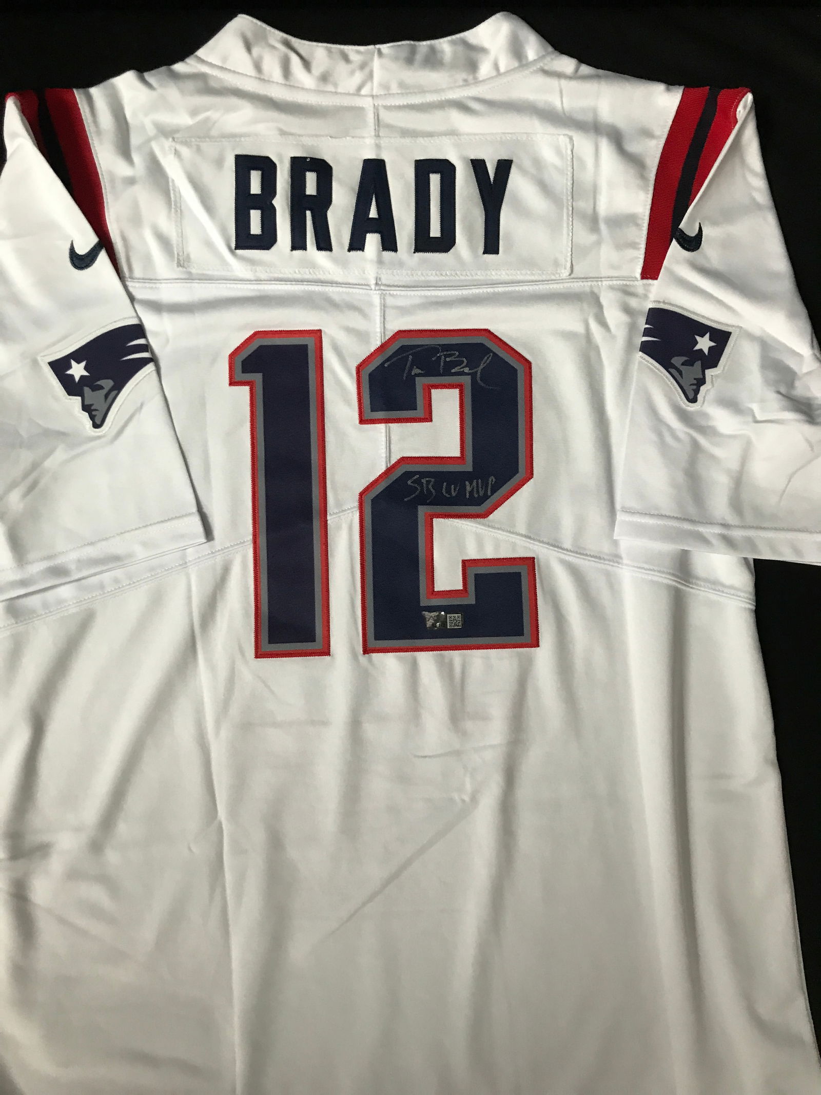TOM BRADY SIGNED PATRIOTS JERSEY WITH COA (1 of 3)