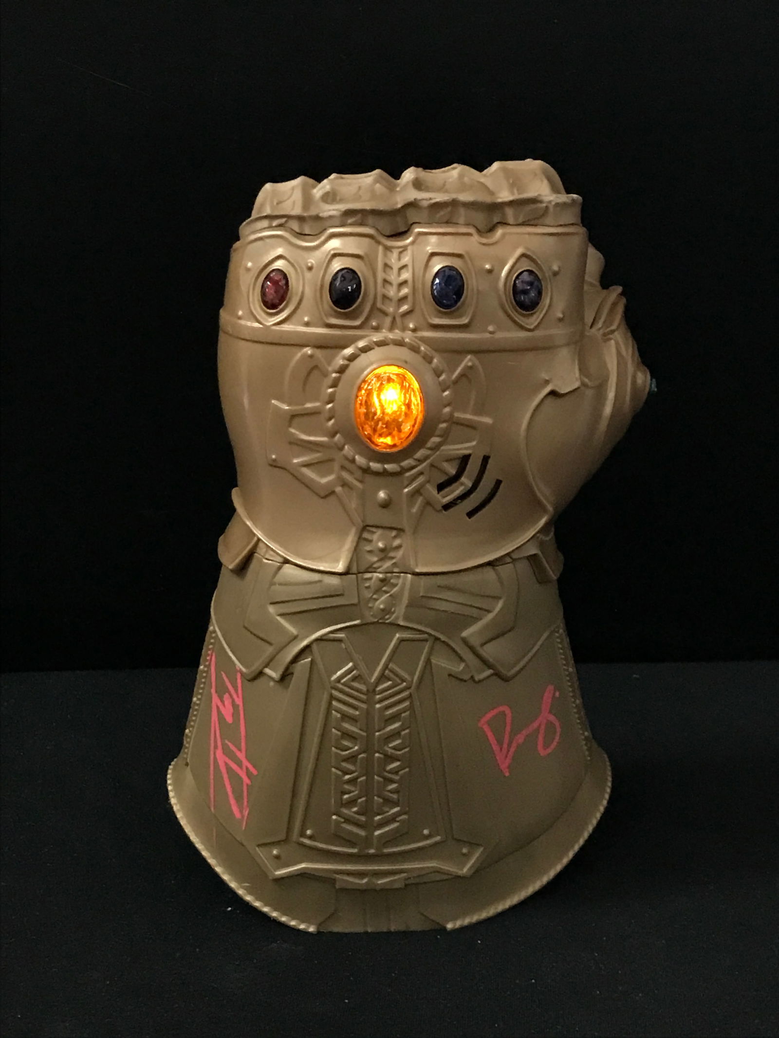 ROBERT DOWNY JR AND TOM HOLLAND SIGNED THOR HAND KB AUTHENTICS COA (1 of 1)