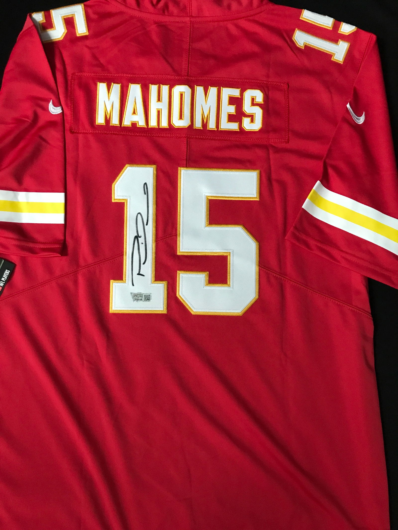 PATRICK MAHOMES SIGNED CHEIFS JERSEY WITH COA (1 of 3)