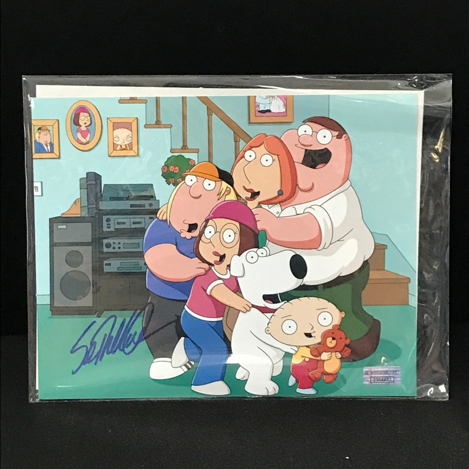 SETH MACFARLANE SIGNED 8X10 PHOTO AUTHENTICATION DIRECT (1 of 2)