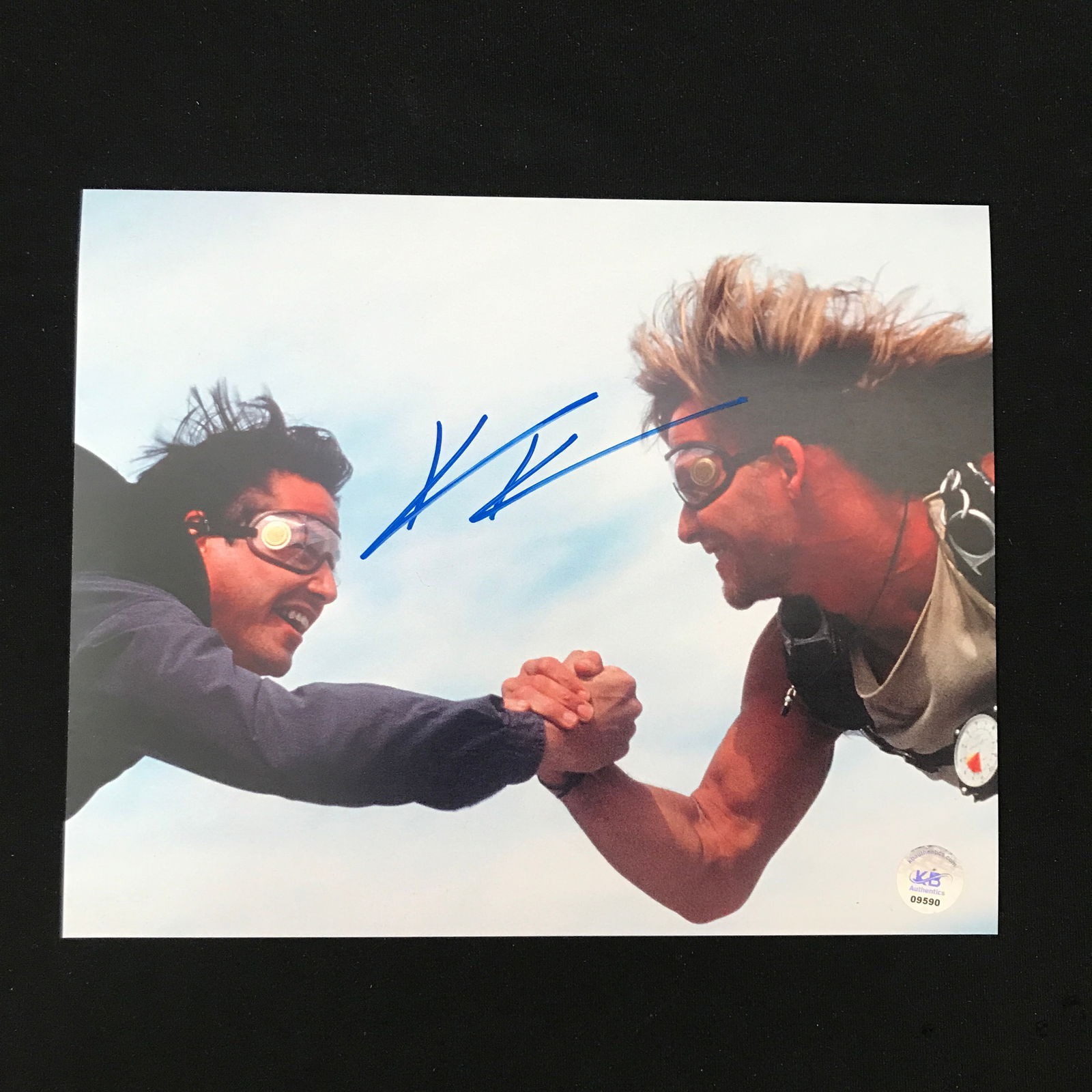KEANU REEVES SIGNED POINT BREAK 8X10 - KB COA (1 of 1)