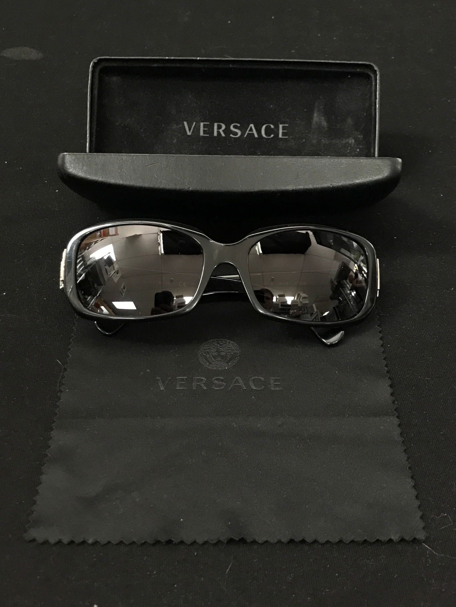 AUTHENTIC VERSACE SUNGLASSES WITH CASE (1 of 3)