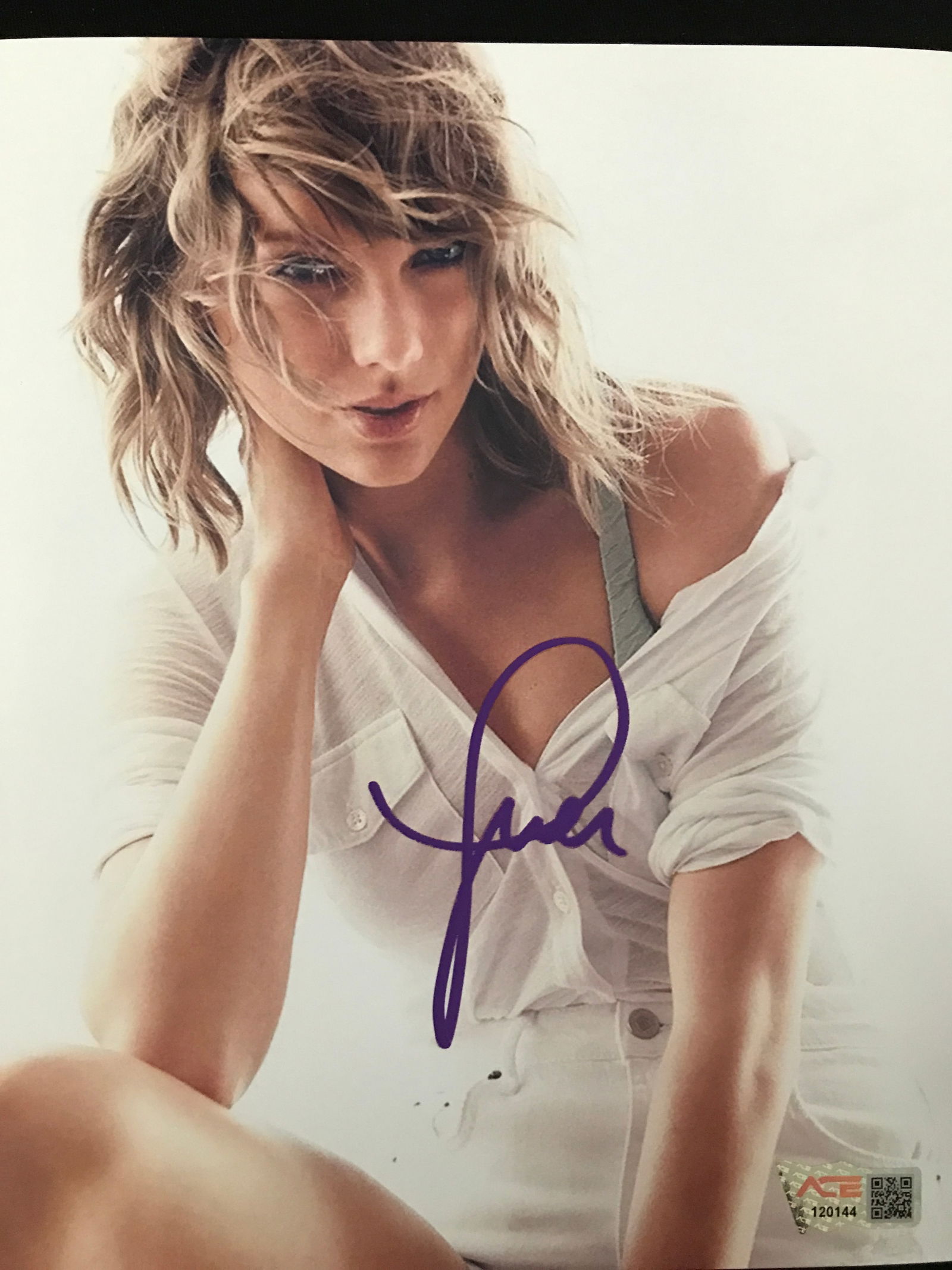 TAYLOR SWIFT SIGNED 8X10 PHOTO ACE COA (1 of 1)