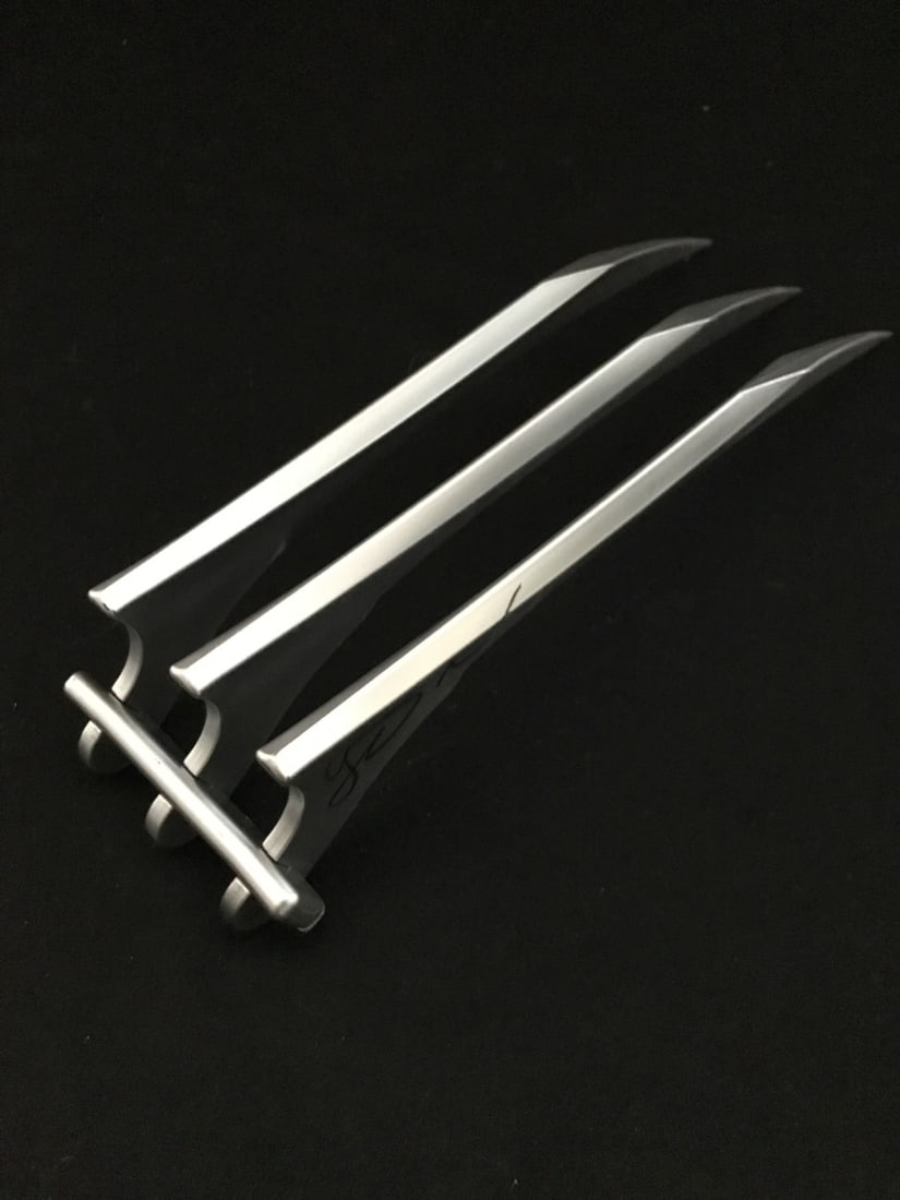 HUGH JACKMAN SIGNED 'WOLVERINE CLAW' KB AUTHENTICS COA (1 of 3)