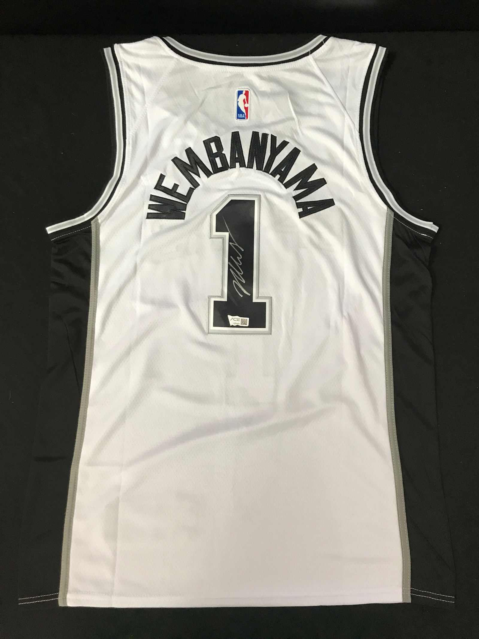 VICTOR WEMBENYAMA SIGNED SPURS JERSEY ACE COA (1 of 3)