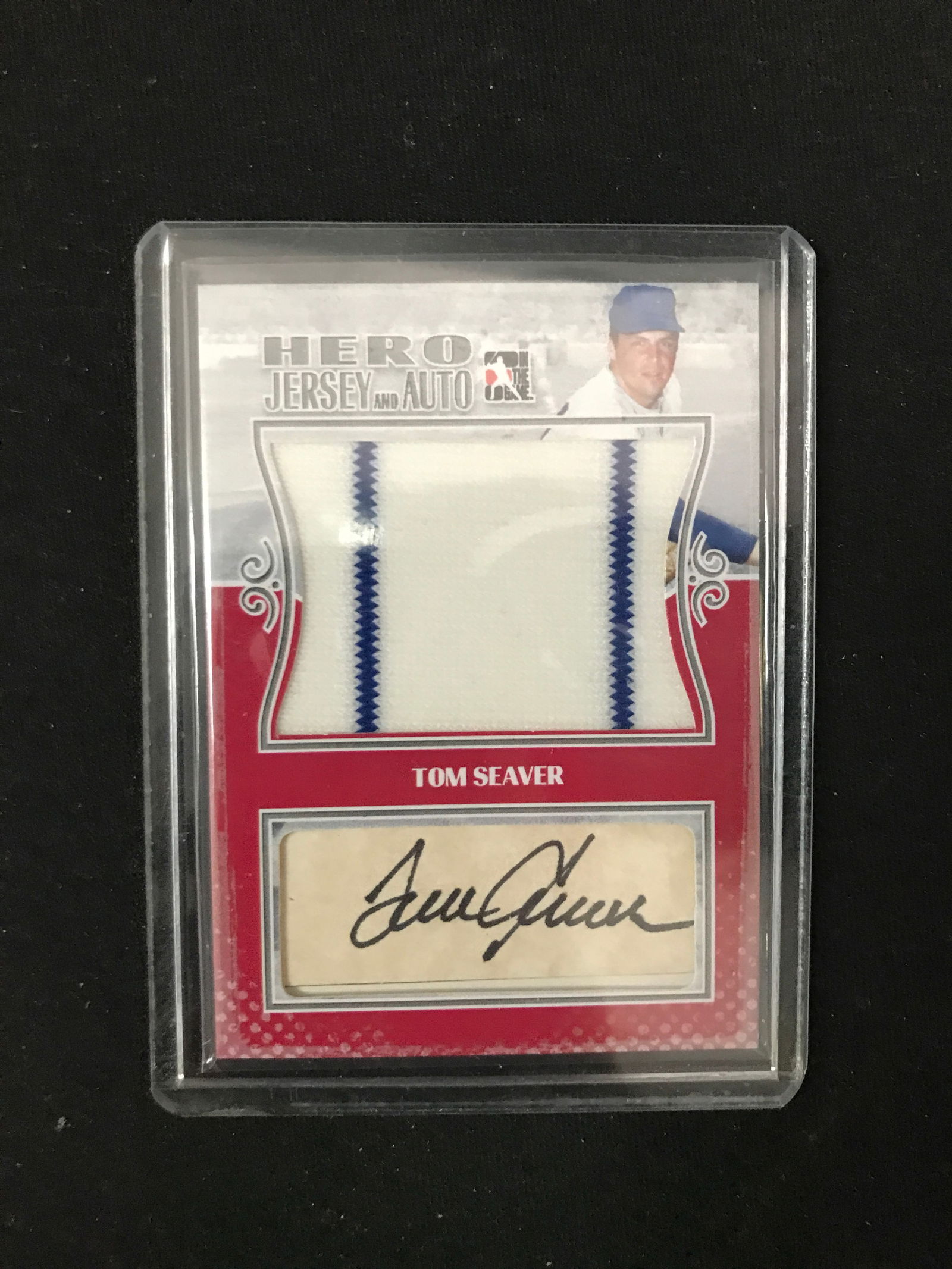 2010-11 HERO JERSEY AND AUTO TOM SEAVER BASEBALL CARD (1 of 2)