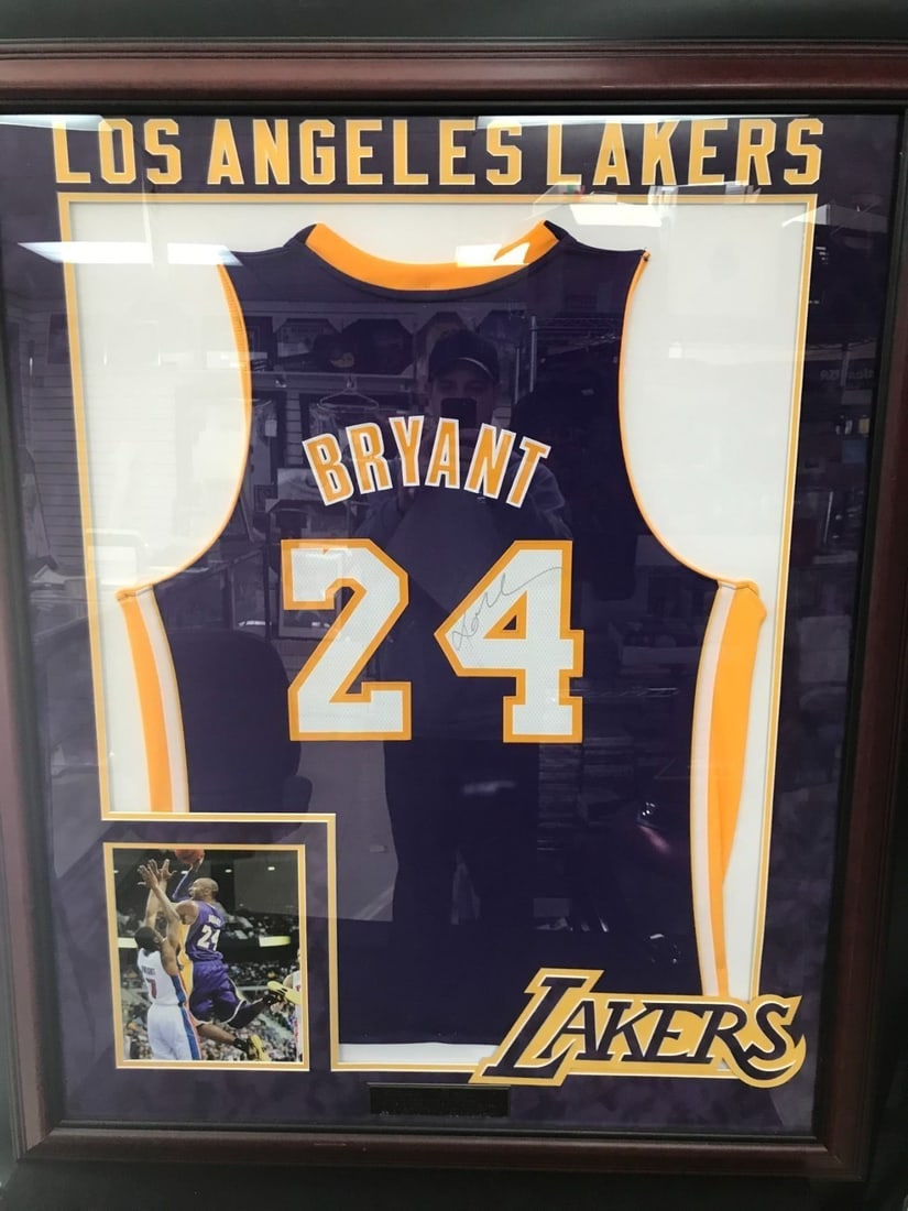 KOBE BRYANT SIGNED AND CUSTOM FRAMED LA LAKERS JERSEY - PSA COA (1 of 3)