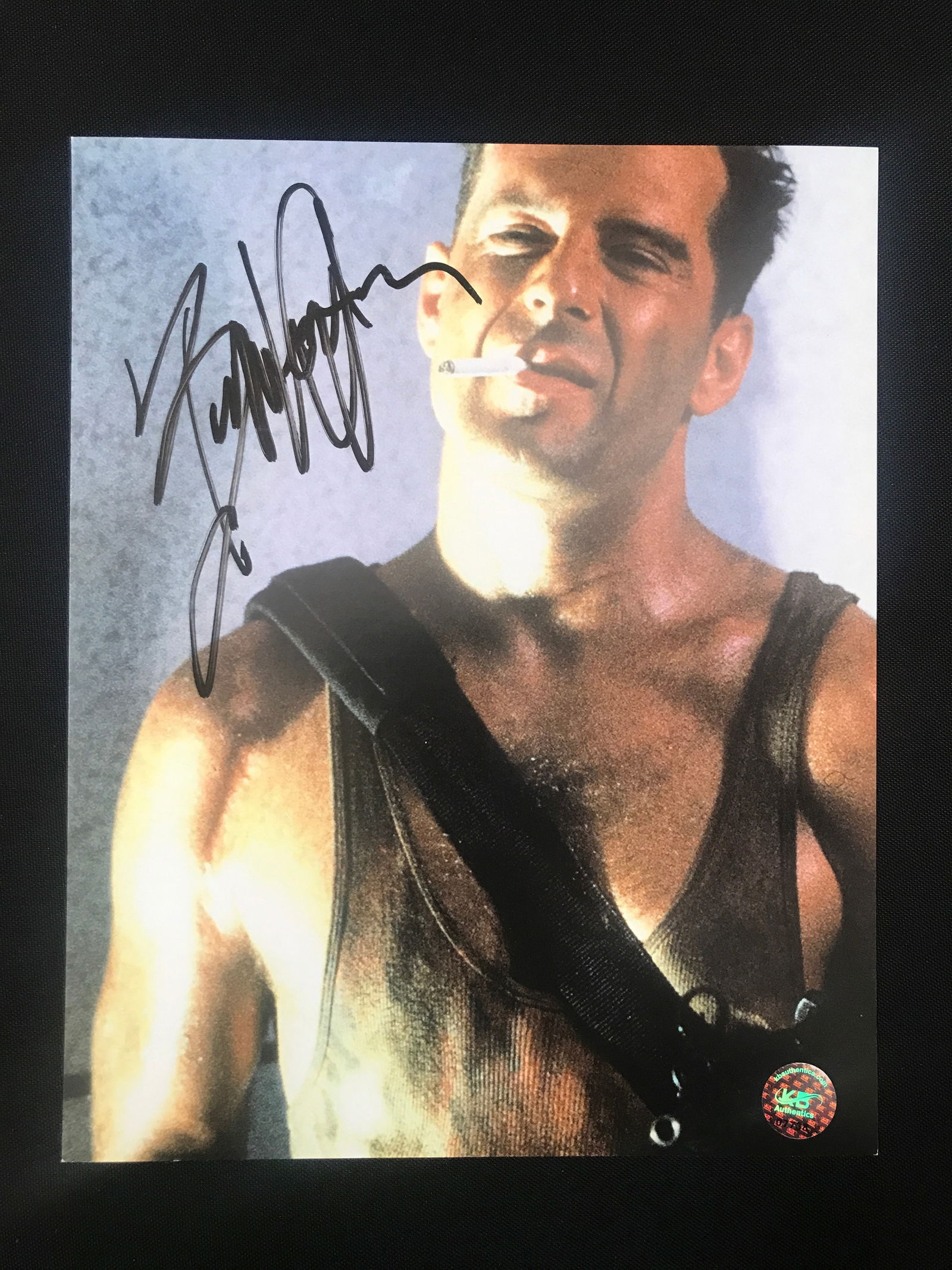 BRUCE WILLIS SIGNED DIE HARD 8X10 - KB COA (1 of 1)