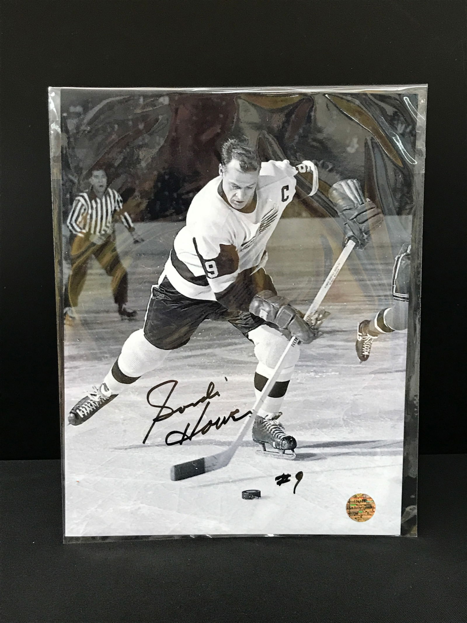 GORDIE HOWE SIGNED 8X10 - ELITE AUTHENTICATION COA (1 of 2)