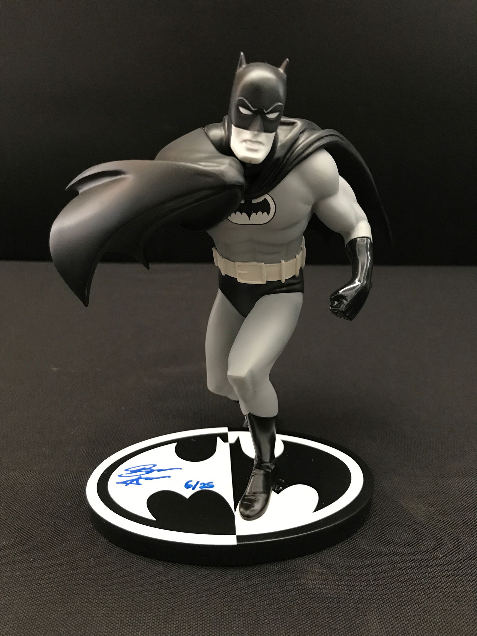 BEN AFFLECK SIGNED BATMAN BLACK AND WHITE STATUE (KB COA) (1 of 3)
