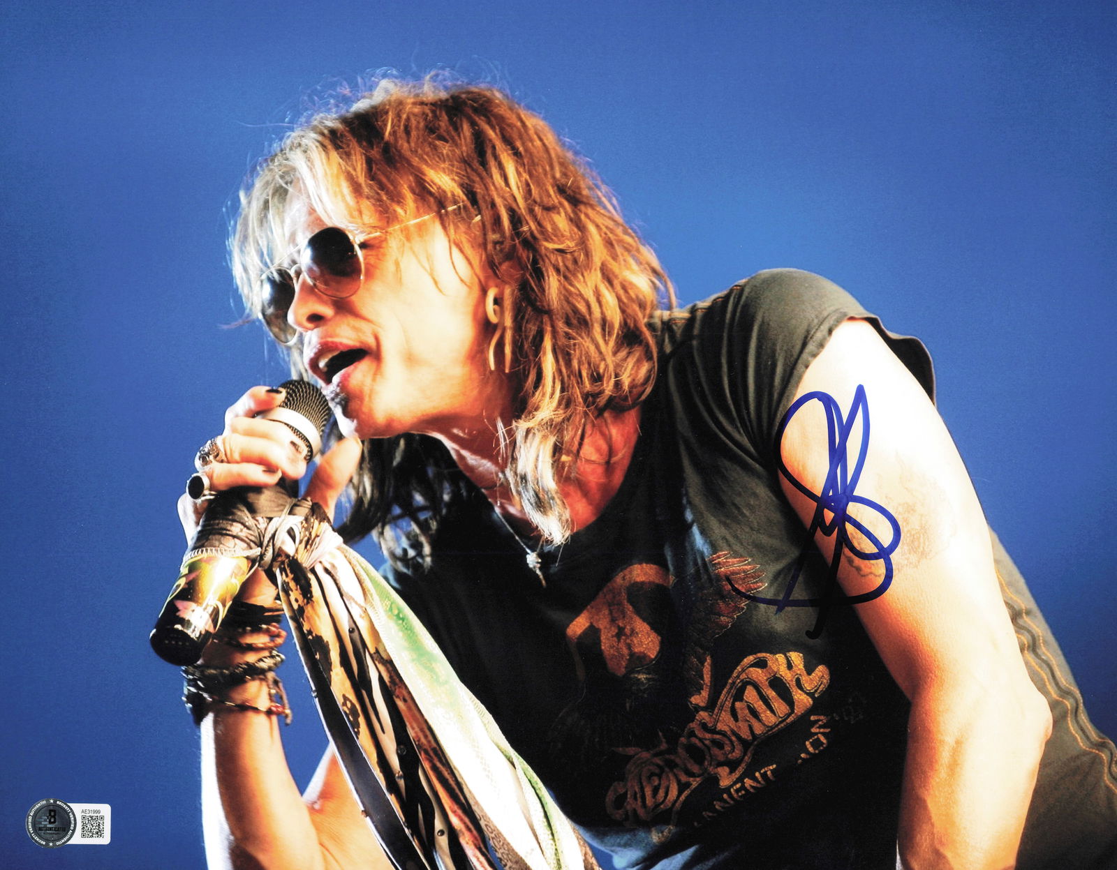 STEVEN TYLER SIGNED 8X10 - BECKETT COA (1 of 1)