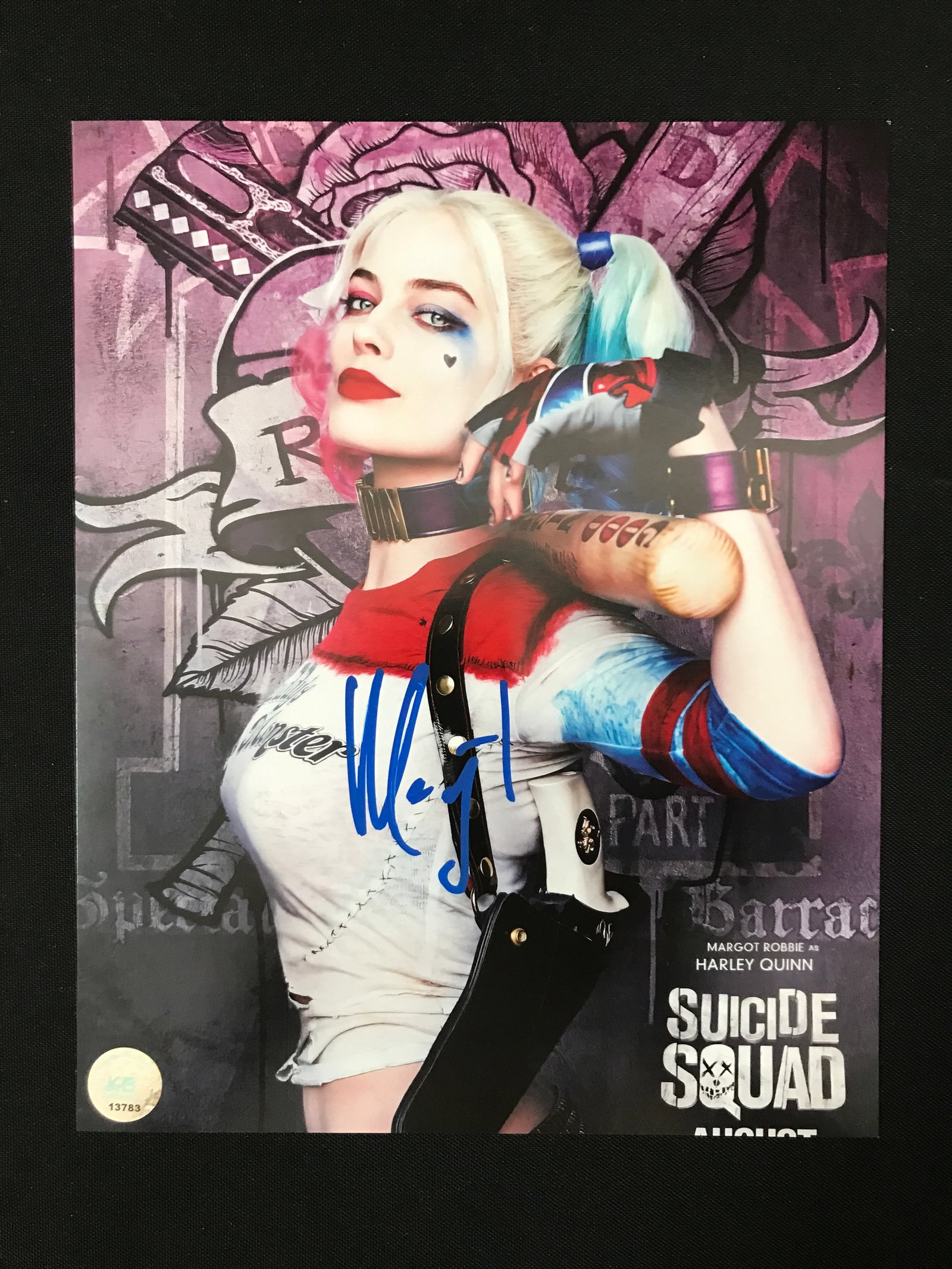MARGOT ROBBIE SIGNED HARLEY QUINN 8X10- KB COA: Prices are in Canadian dollars
