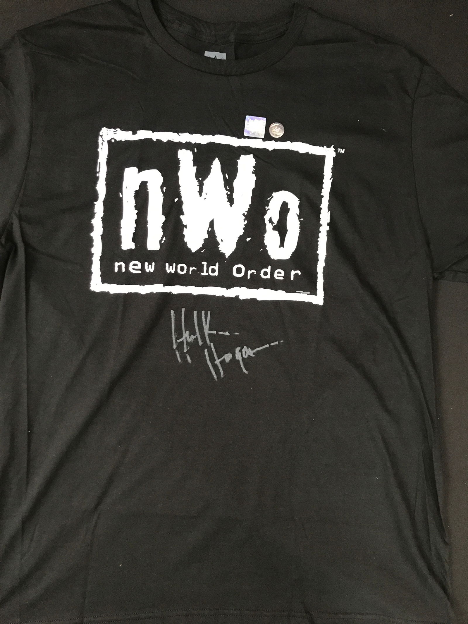 HULK HOGAN SIGNED NWO TSHIRT - WWF AND KB COA (1 of 2)
