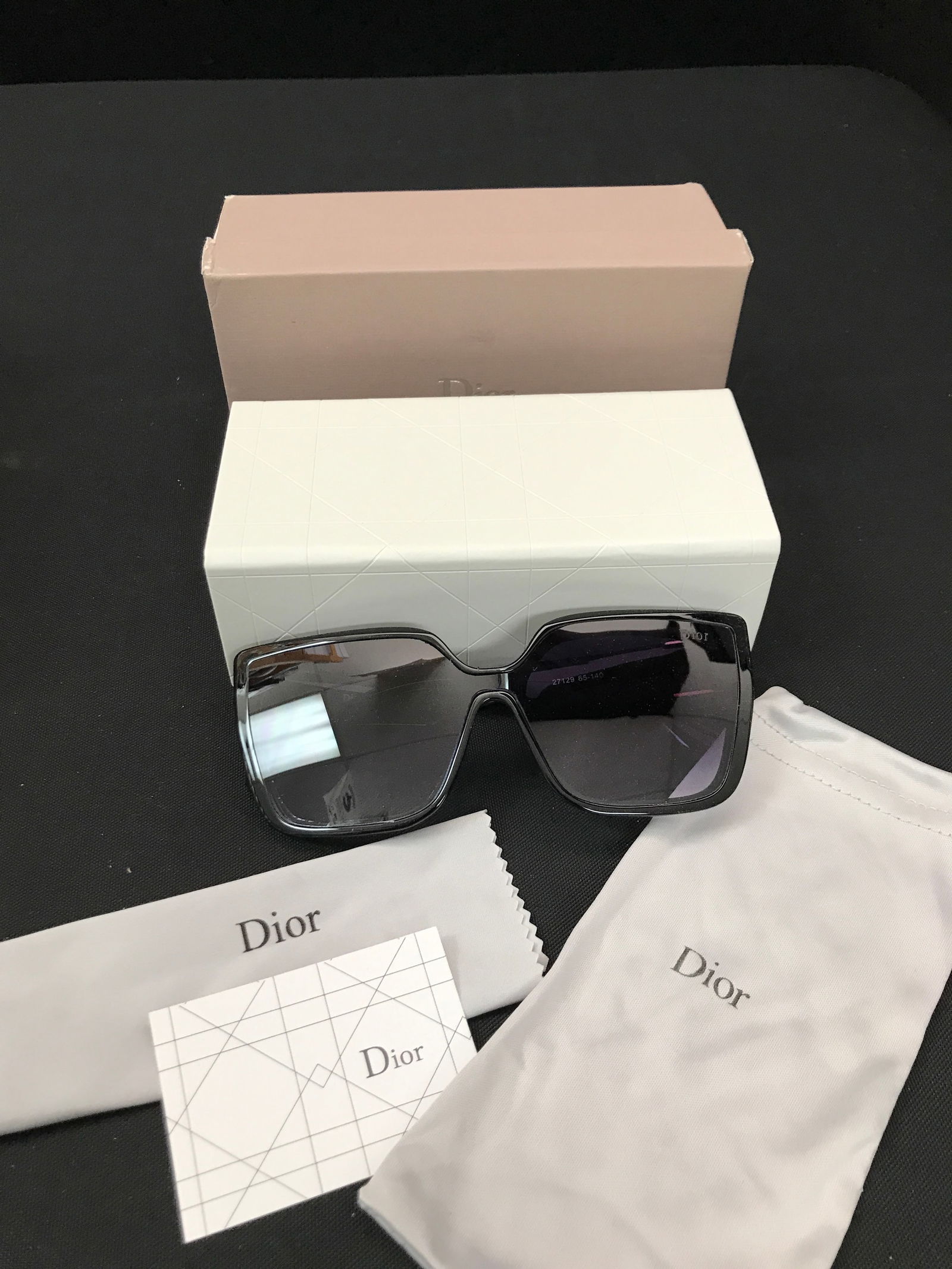 BNIB DIOR SUNGLASSES WITH BOX AND ACCESSORIES (1 of 3)
