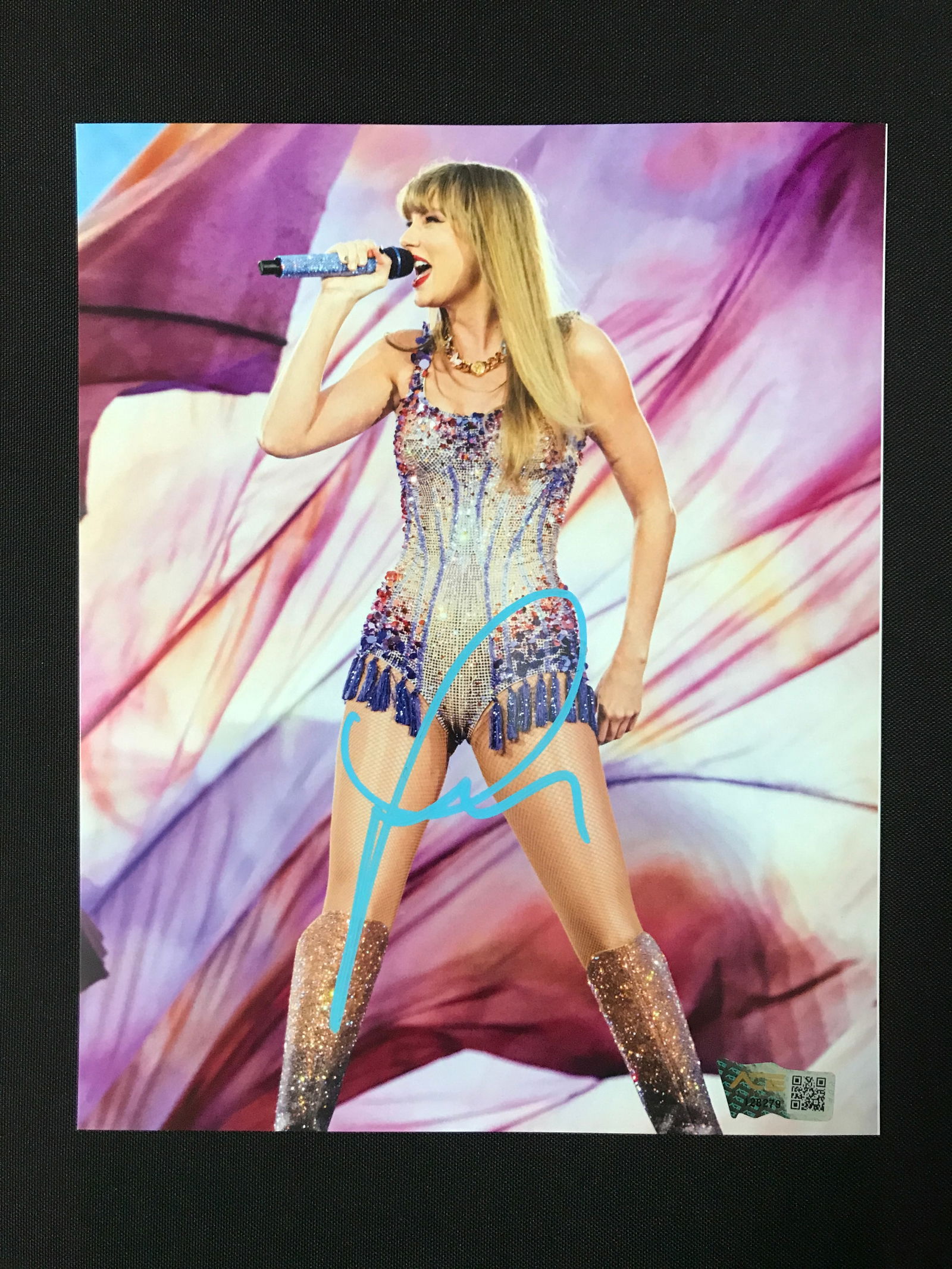 TAYLOR SWIFT SIGNED 8X10 PHOTO ACE COA (1 of 1)
