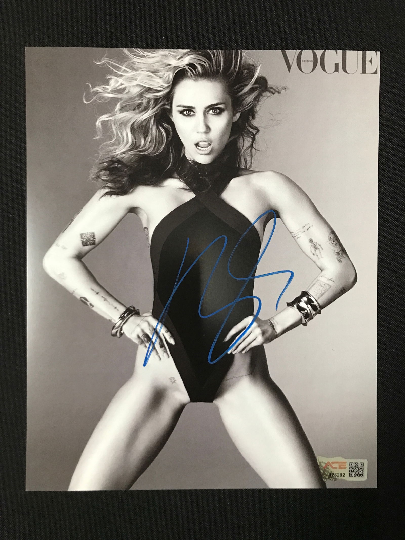 MILEY CYRUS SIGNED 8X10 PHOTO ACE COA (1 of 1)