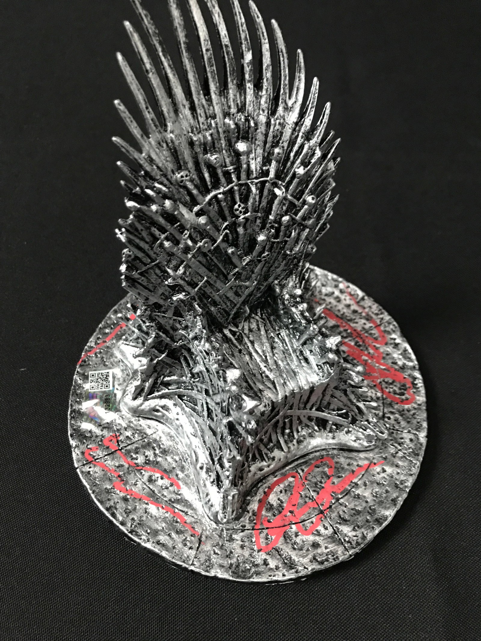 GAME OF THRONES STATUE SIGNED (CLEKE, MAMOA,DINKLAGE,HERRINGTON) WITH COA: Prices are in Canadian dollars