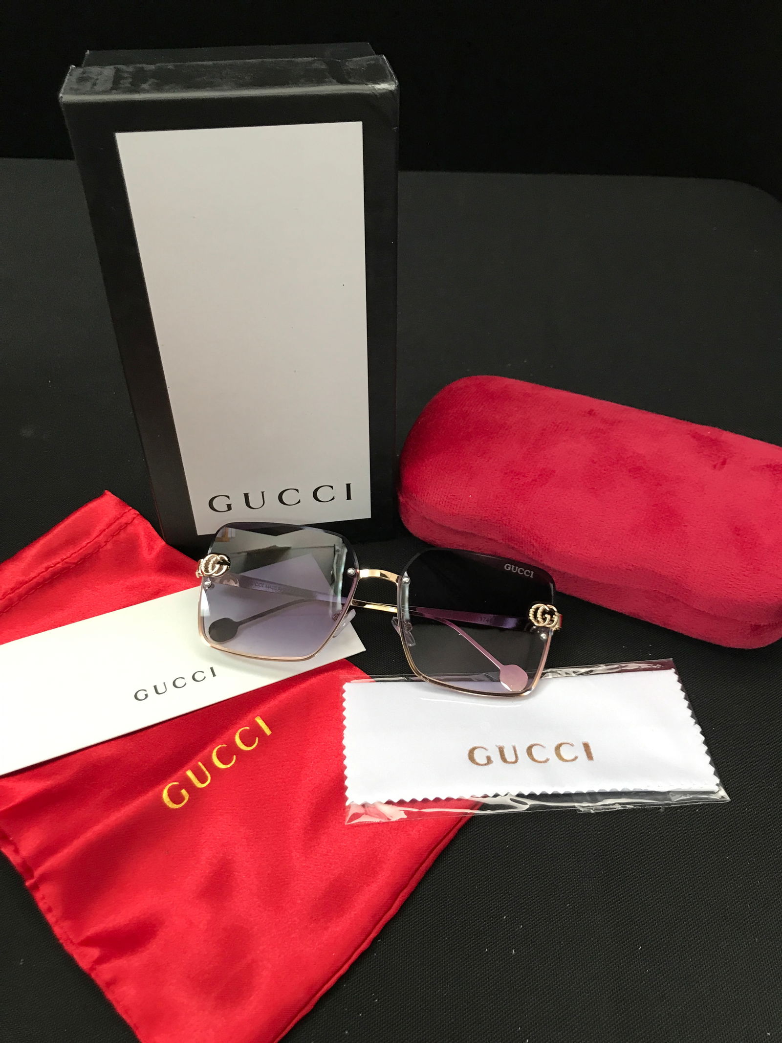 BNIB GUCCI SUNGLASSES WITH BOX AND ACCESSORIES (1 of 3)