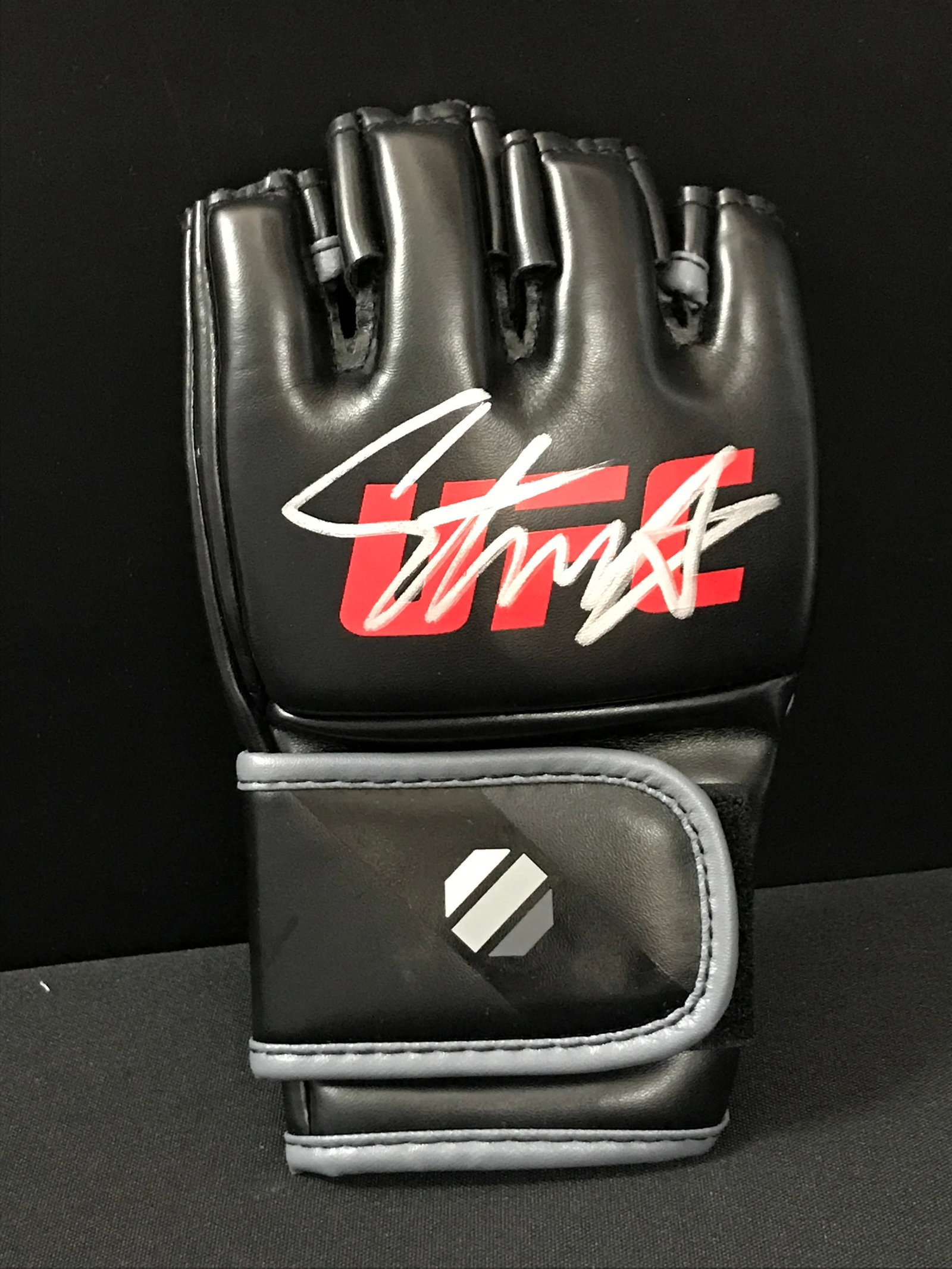 ISRAEL ADASANYA SIGNED UFC GLOVE BECKEET COA: Prices are in Canadian dollars