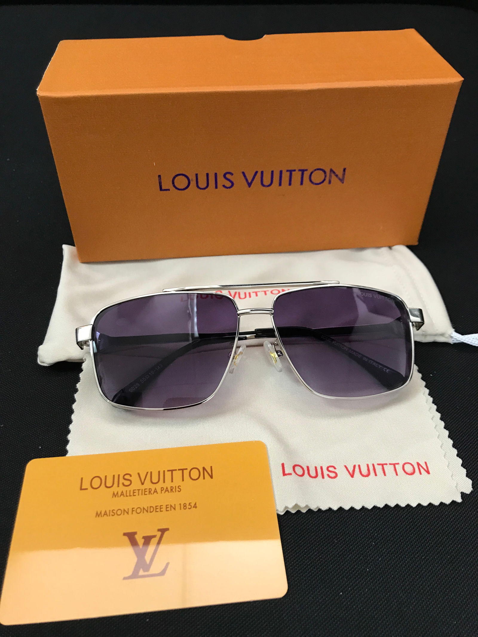 BNIB LOUIS VUITTON SUNGLASSES WITH BOX AND ACCESSORIES (1 of 4)