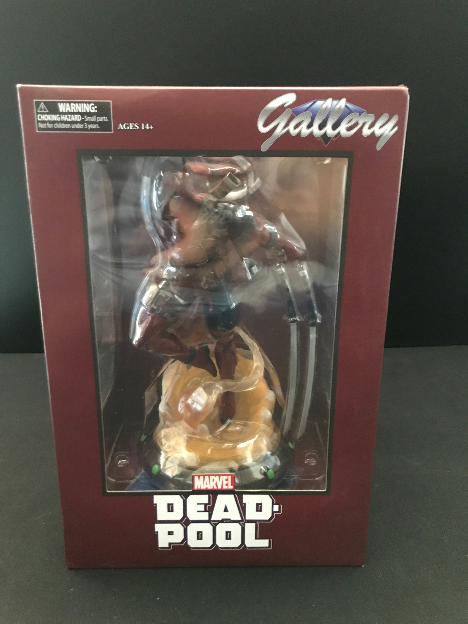 Diamond Select Marvel Comic Gallery DEADPOOL Figure. (1 of 2)