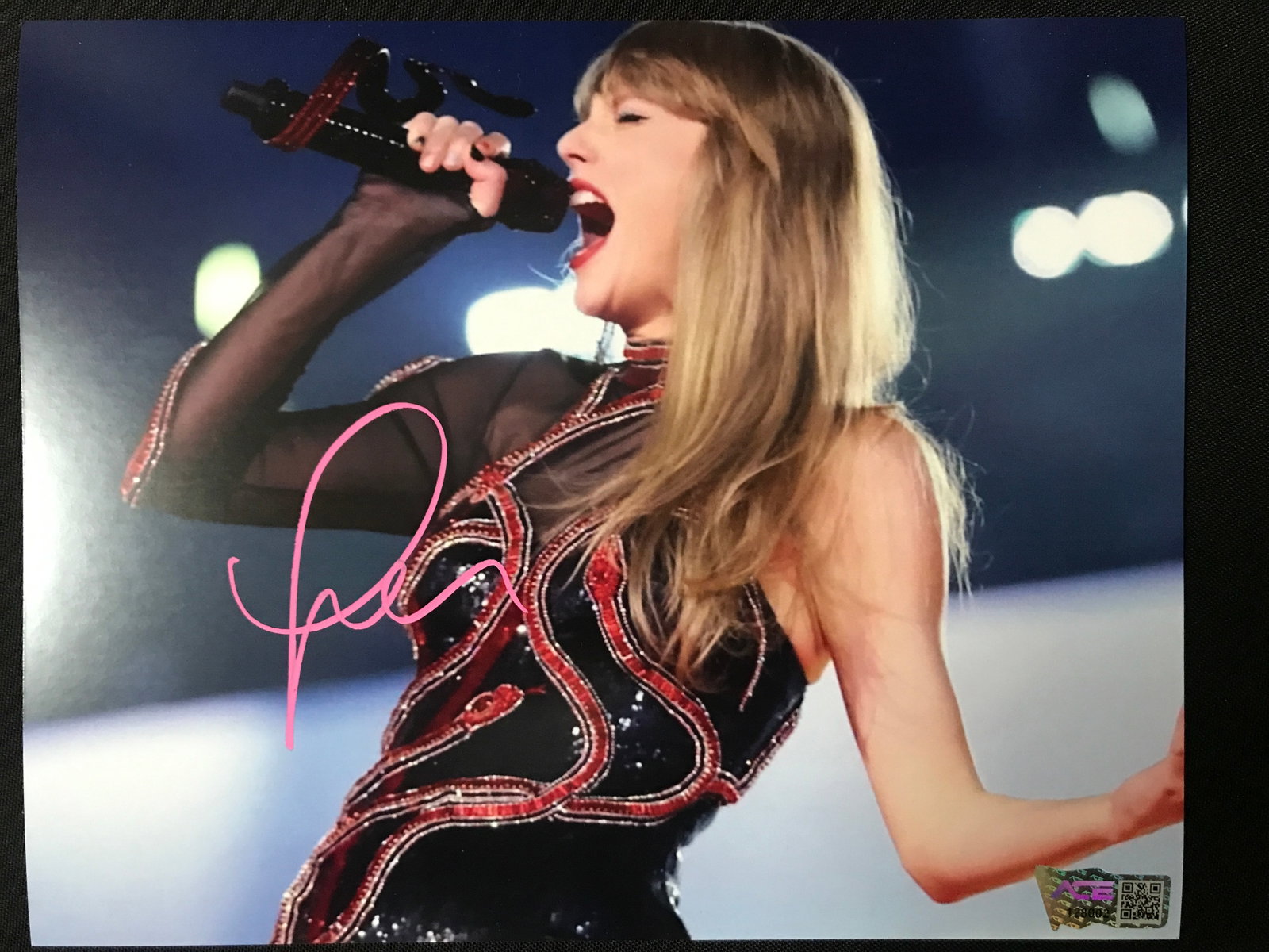 TAYLOR SWIFT SIGNED 8X10 PHOTO ACE COA (1 of 1)