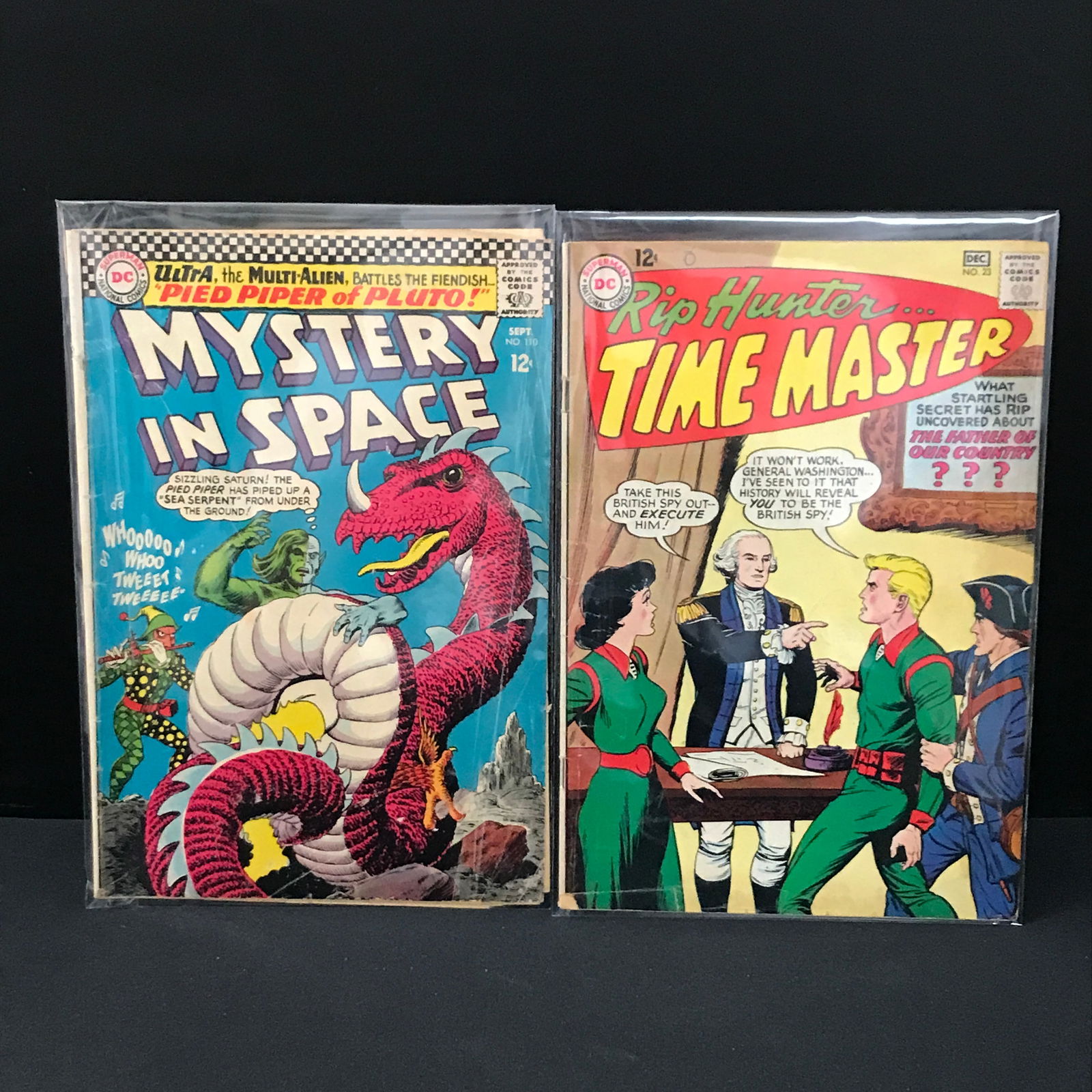 LOT OF 2 DC COMICS (1 of 1)