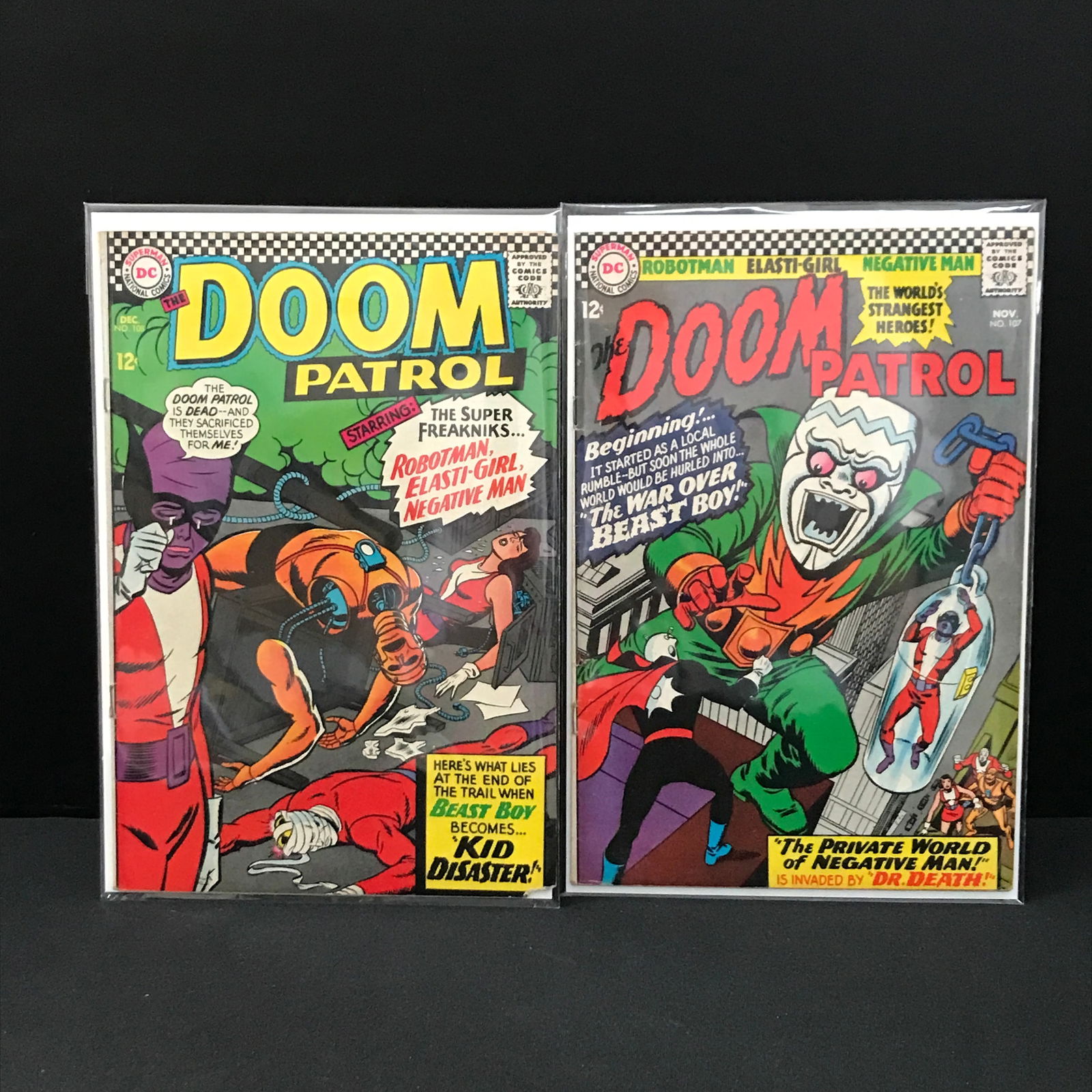 LOT OF 2 DOOM PATROL COMICS - DC COMICS (1 of 1)
