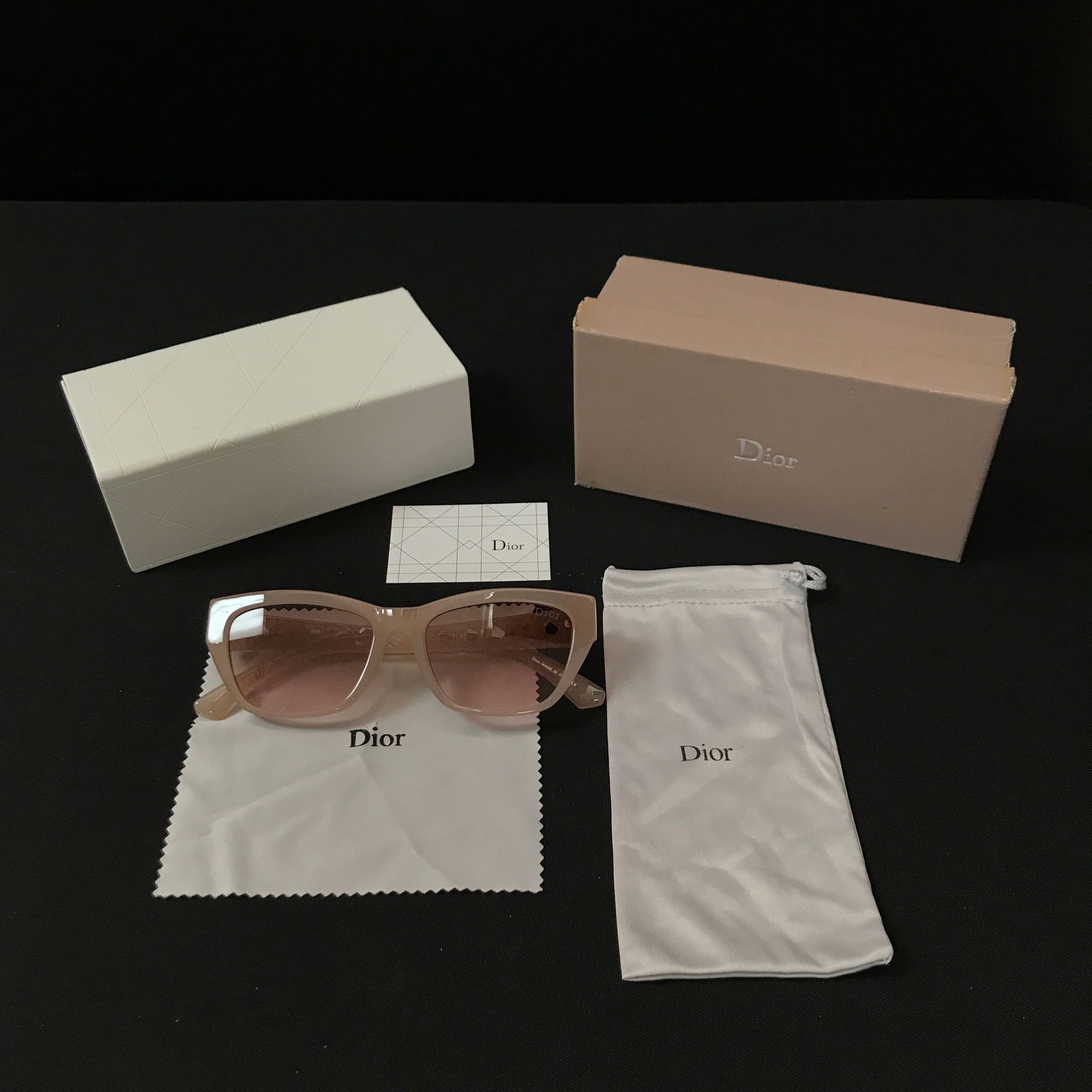 BNIB LOUIS VUITTON SUNGLASSES WITH BOX AND PAPERS (1 of 3)