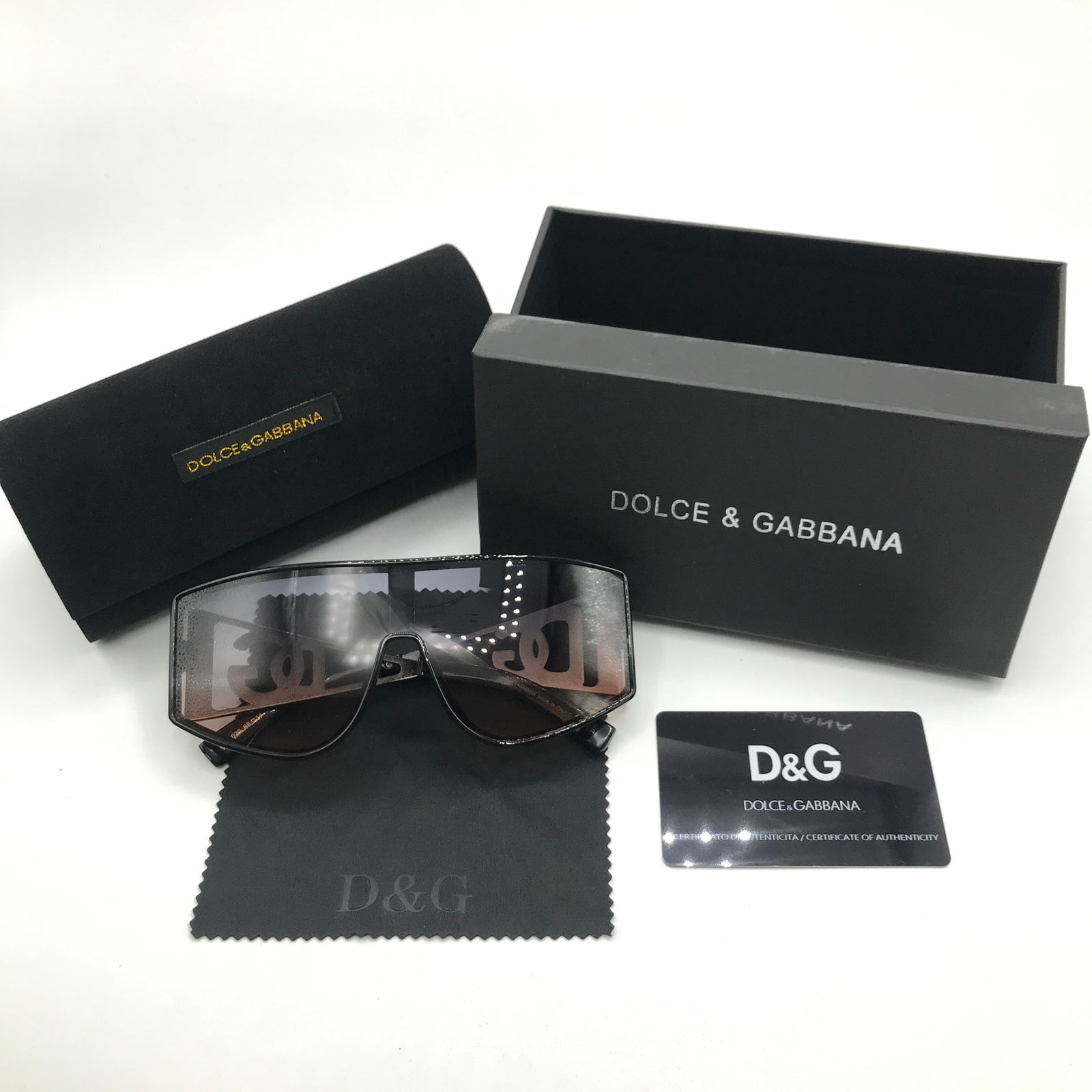 BNIB SUGLASSES WITH CASE AND ACCESSORIES: Prices are in Canadian dollars