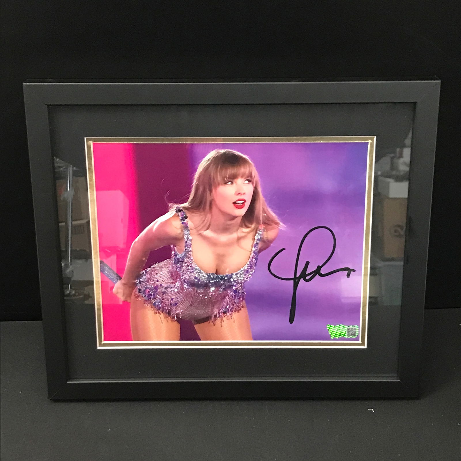TAYLOR SWIFT SIGNED AND FRAMED 8X10 - KB COA (1 of 1)