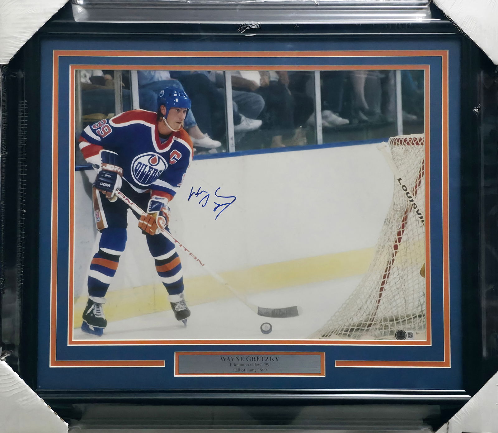 WAYNE GRETZKY SIGNED AND FRAMED 16 X 20 PICTURE - BECKETT COA: Prices are in Canadian dollars