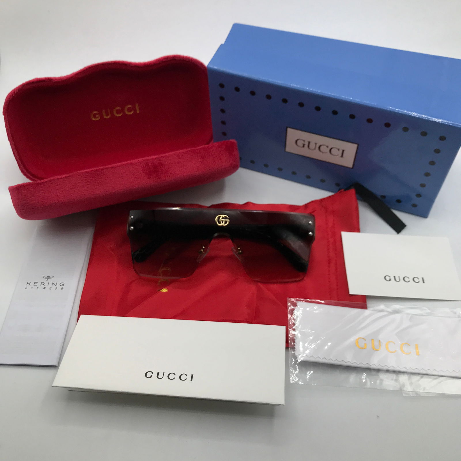 BNIB SUNGLASSES WITH BOX AND ACCESSORIES (1 of 3)