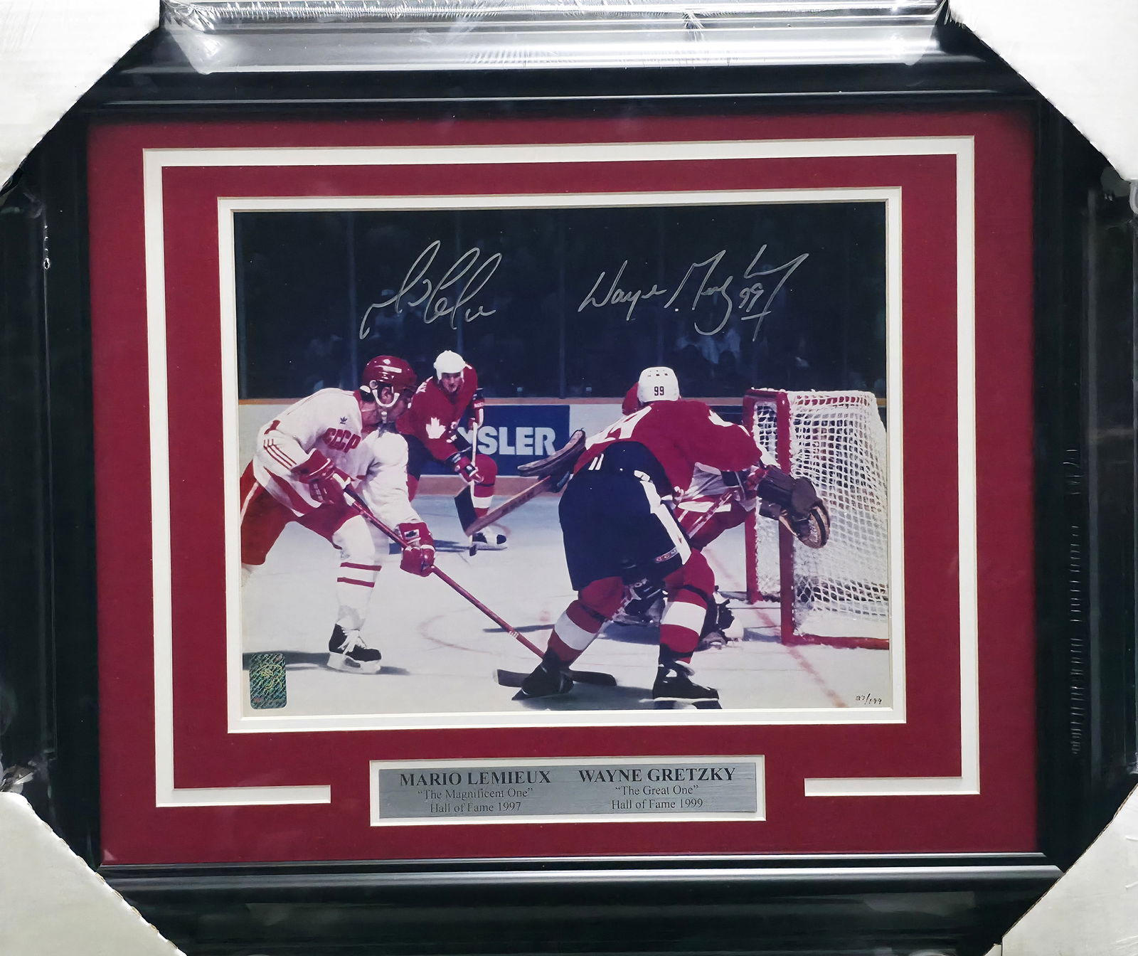 MARIO LEMIEUX AND WAYNE GRETZKY DUAL SIGNED AND FRAMED 11 x 14 PICTURE - BECKETT COA: Prices are in Canadian dollars