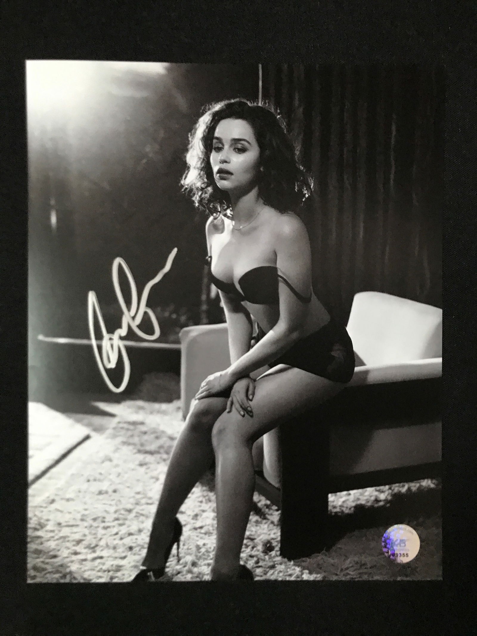 EMILIA CLARKE SIGNED 8X10 - KB COA: Prices are in Canadian dollars