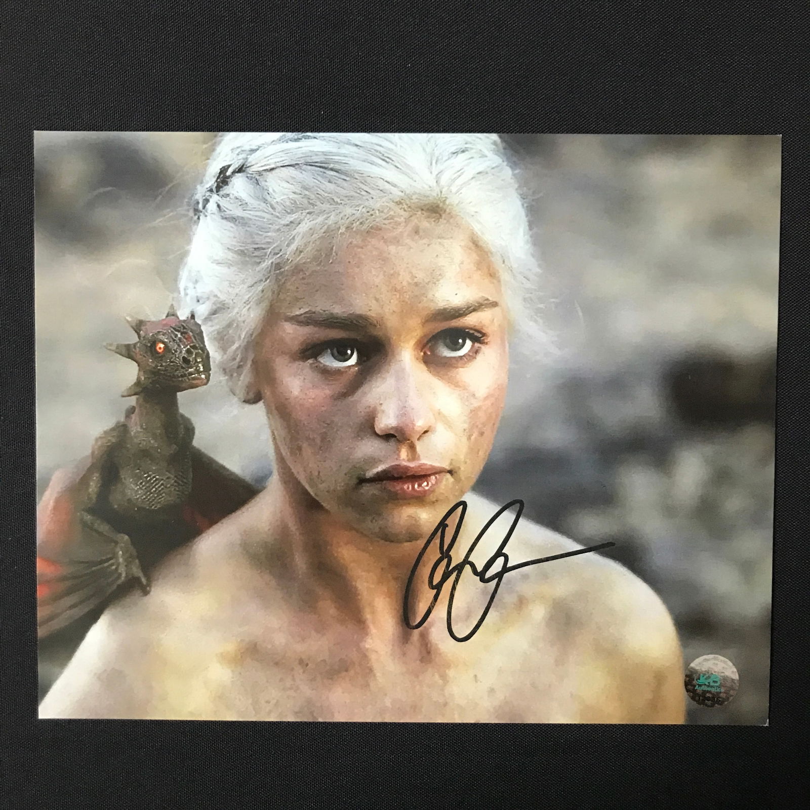 EMILIA CLARKE SIGNED 8X10 - KB COA: Prices are in Canadian dollars